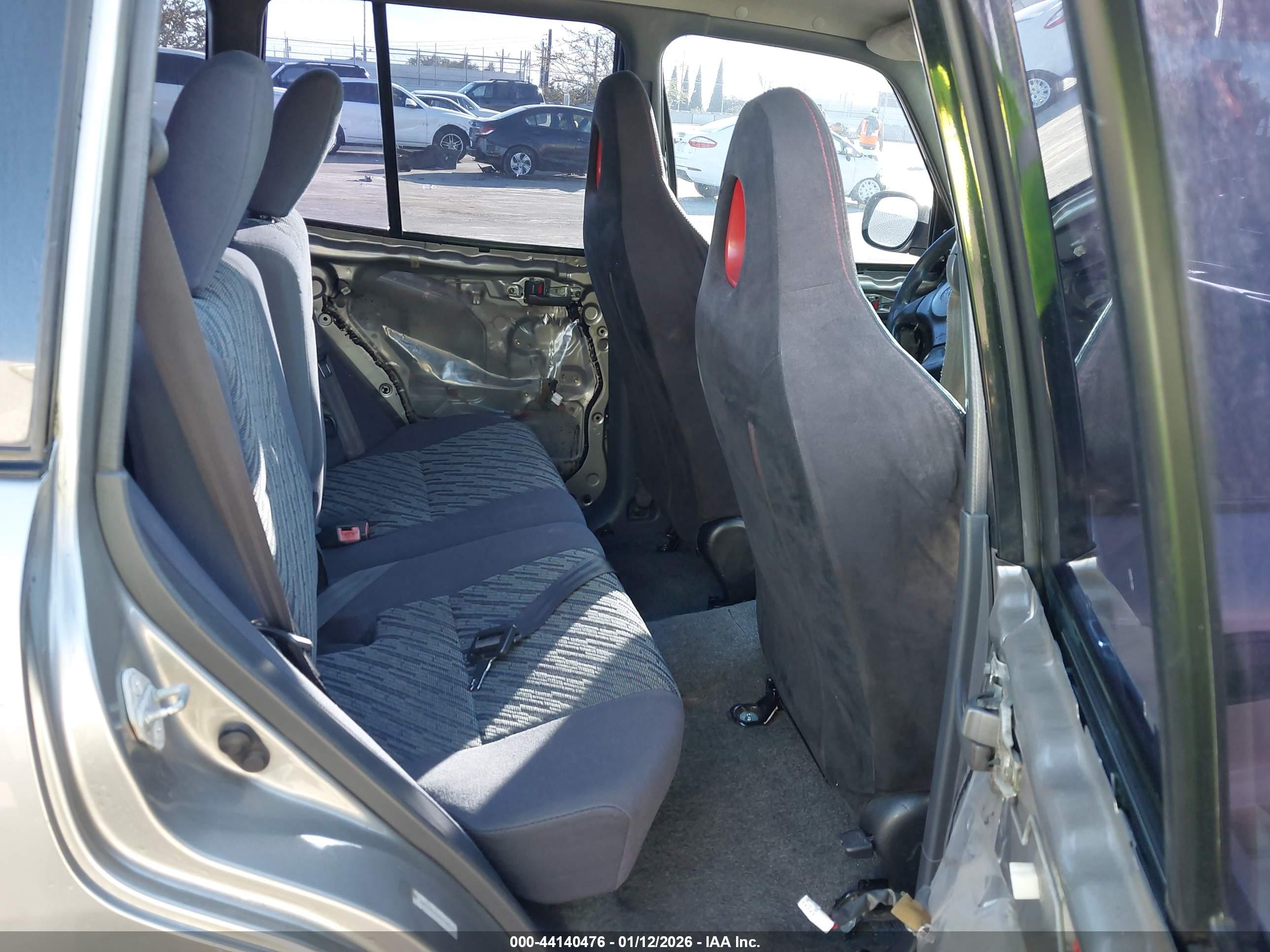 TOYOTA RAV4 image 8