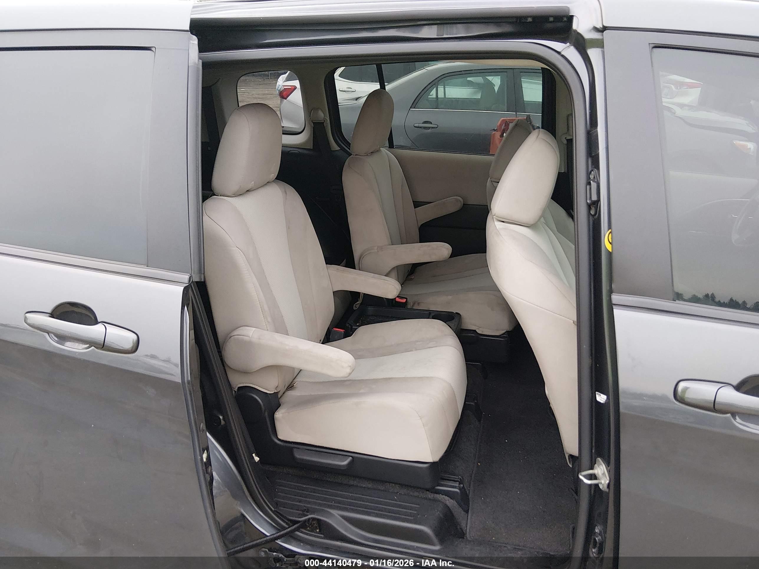 MAZDA MAZDA5 image 8