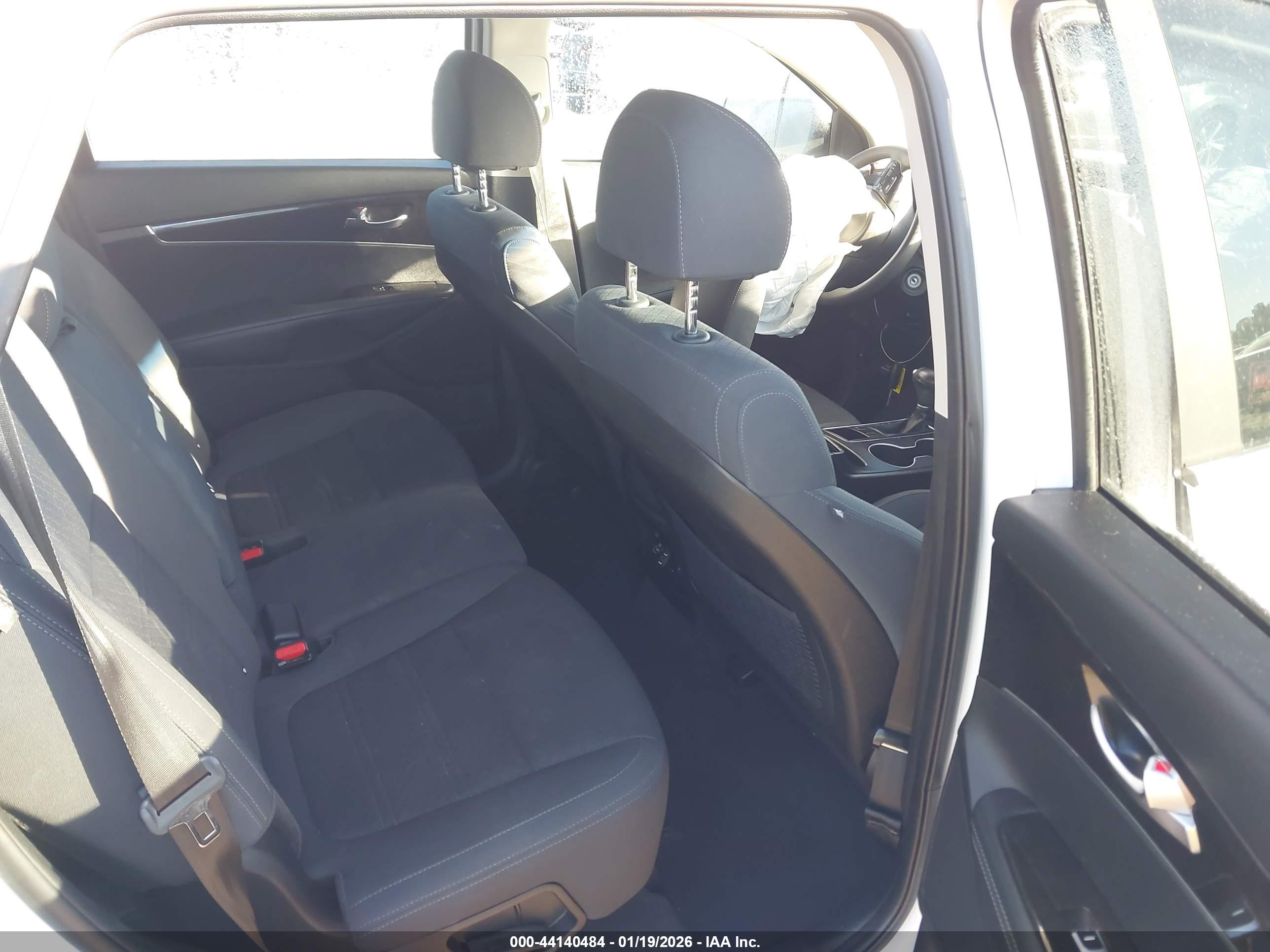 KIA SORENTO image 8