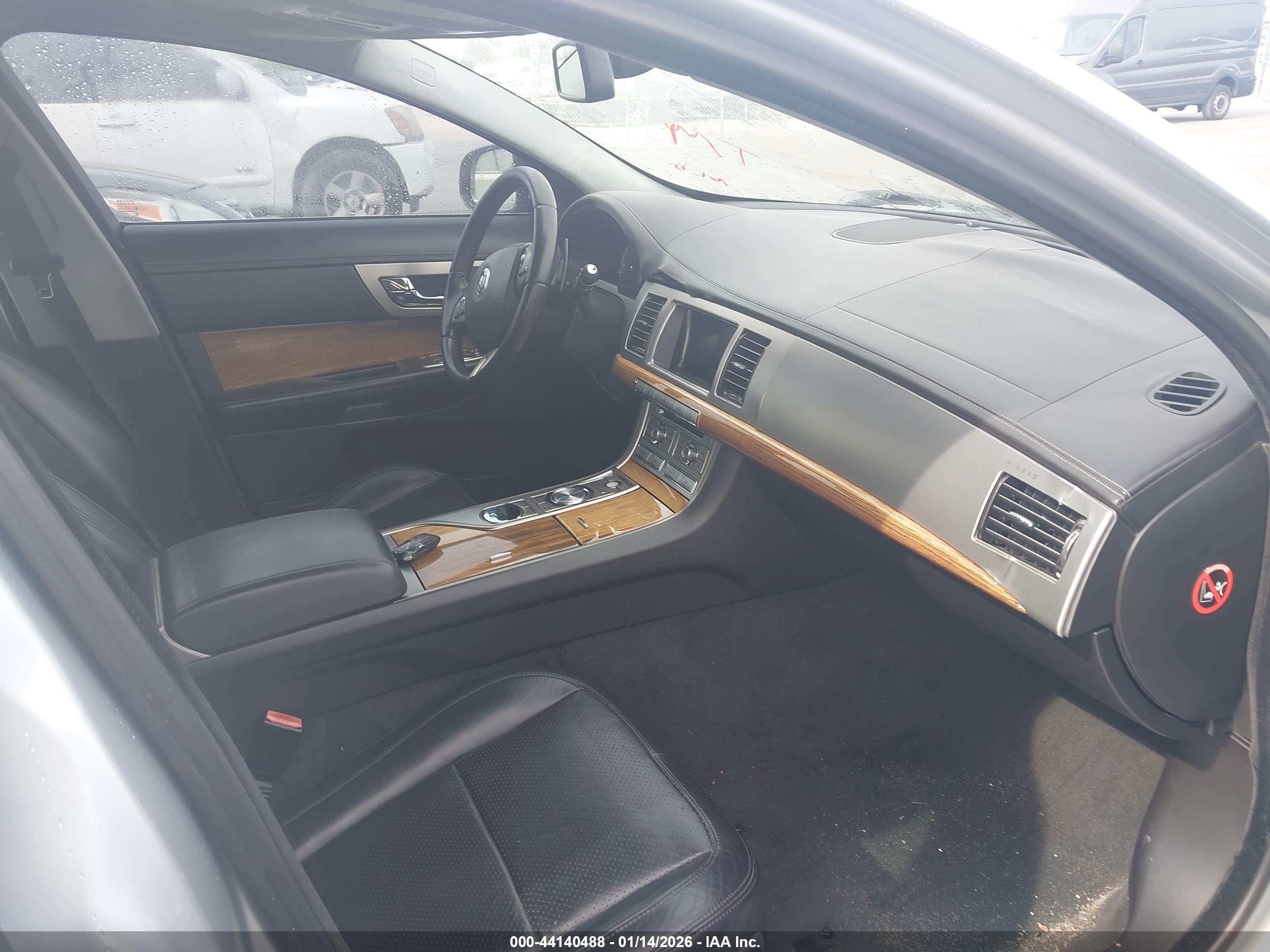 JAGUAR XF image 5