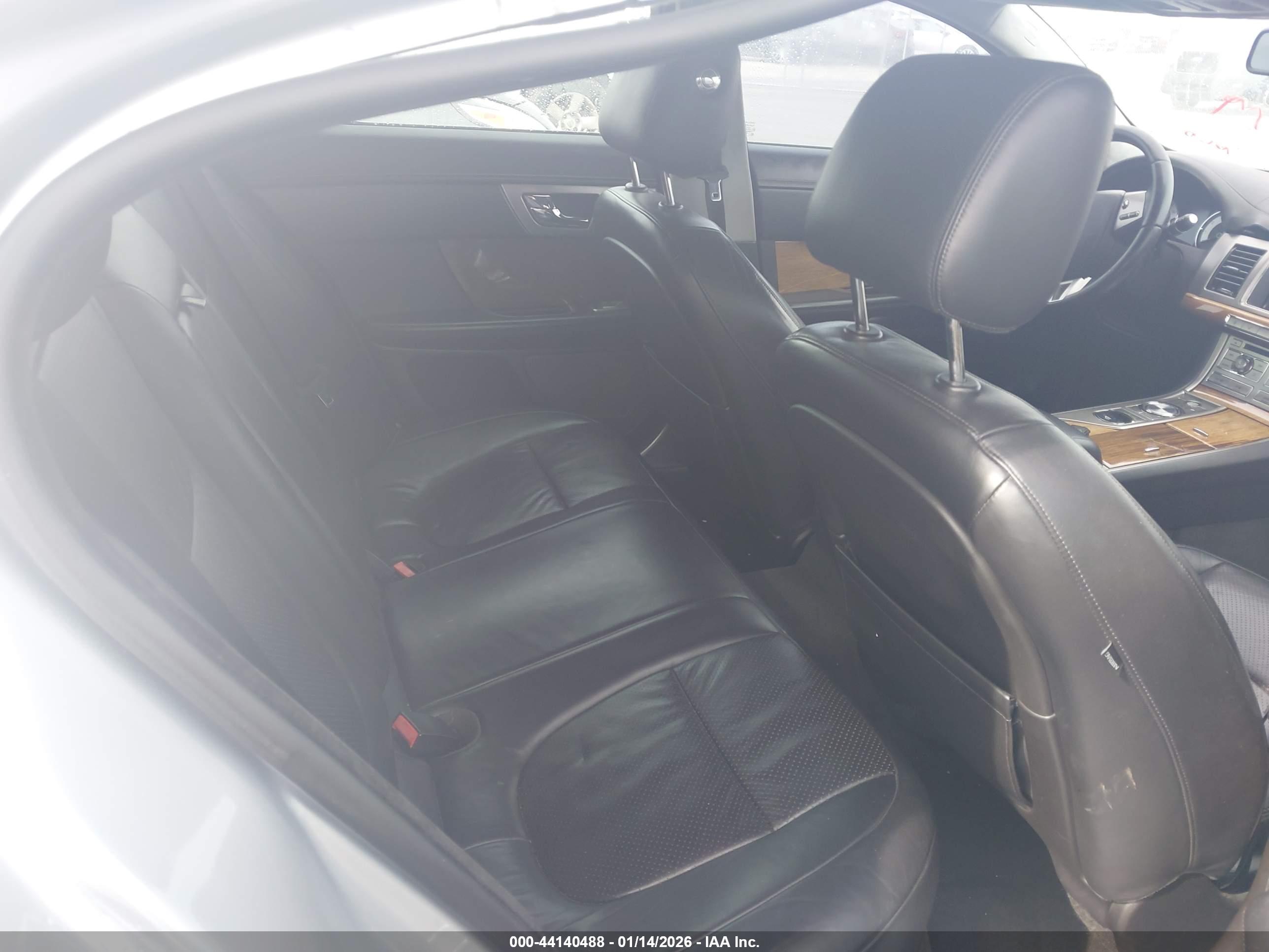JAGUAR XF image 8