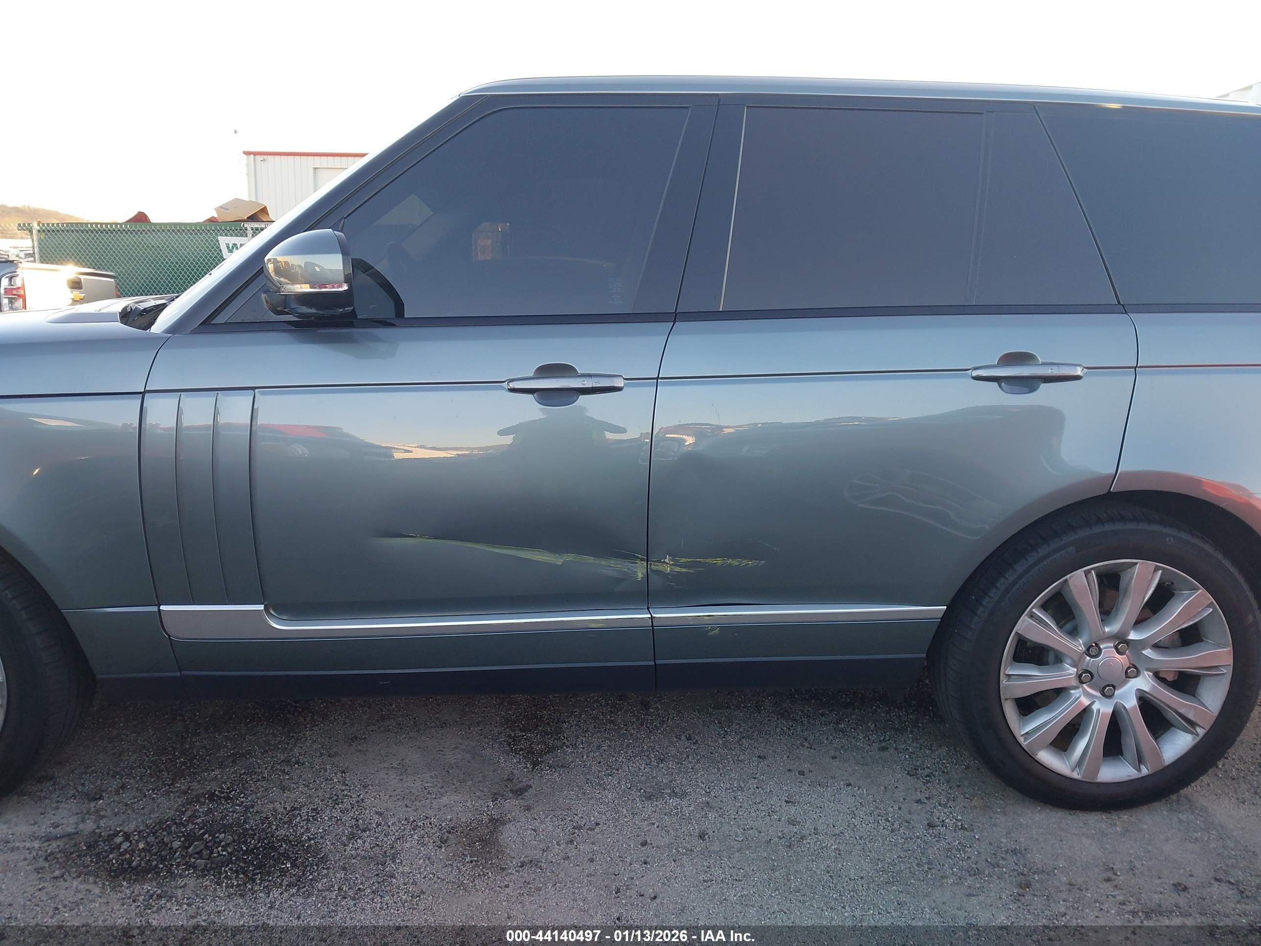 LAND ROVER image 6