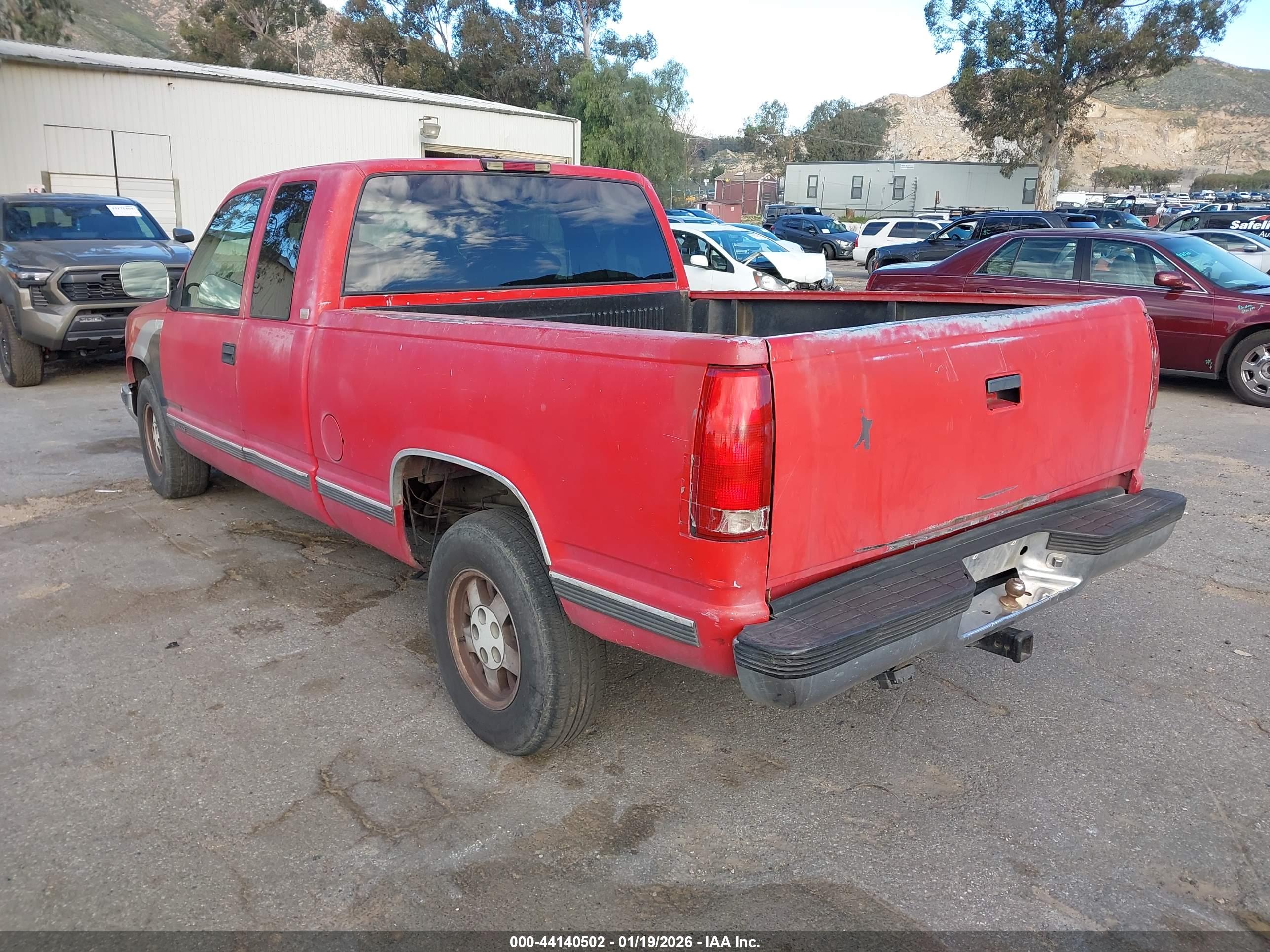 CHEVROLET GMT-400 image 3