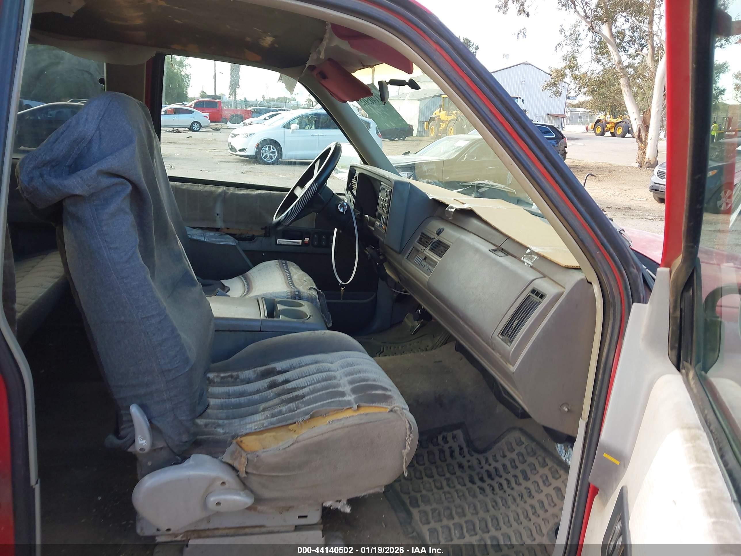 CHEVROLET GMT-400 image 5