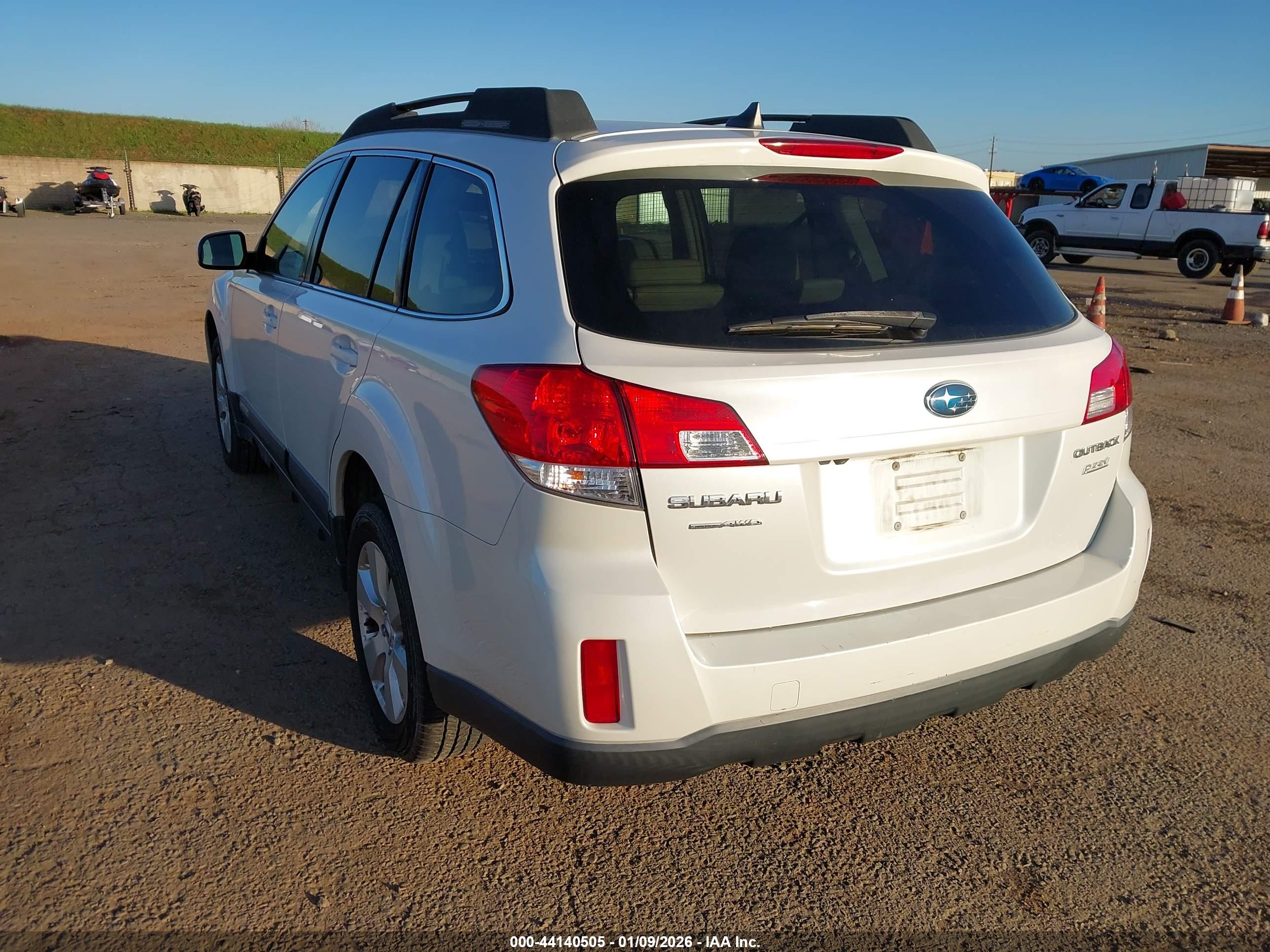 SUBARU OUTBACK image 3