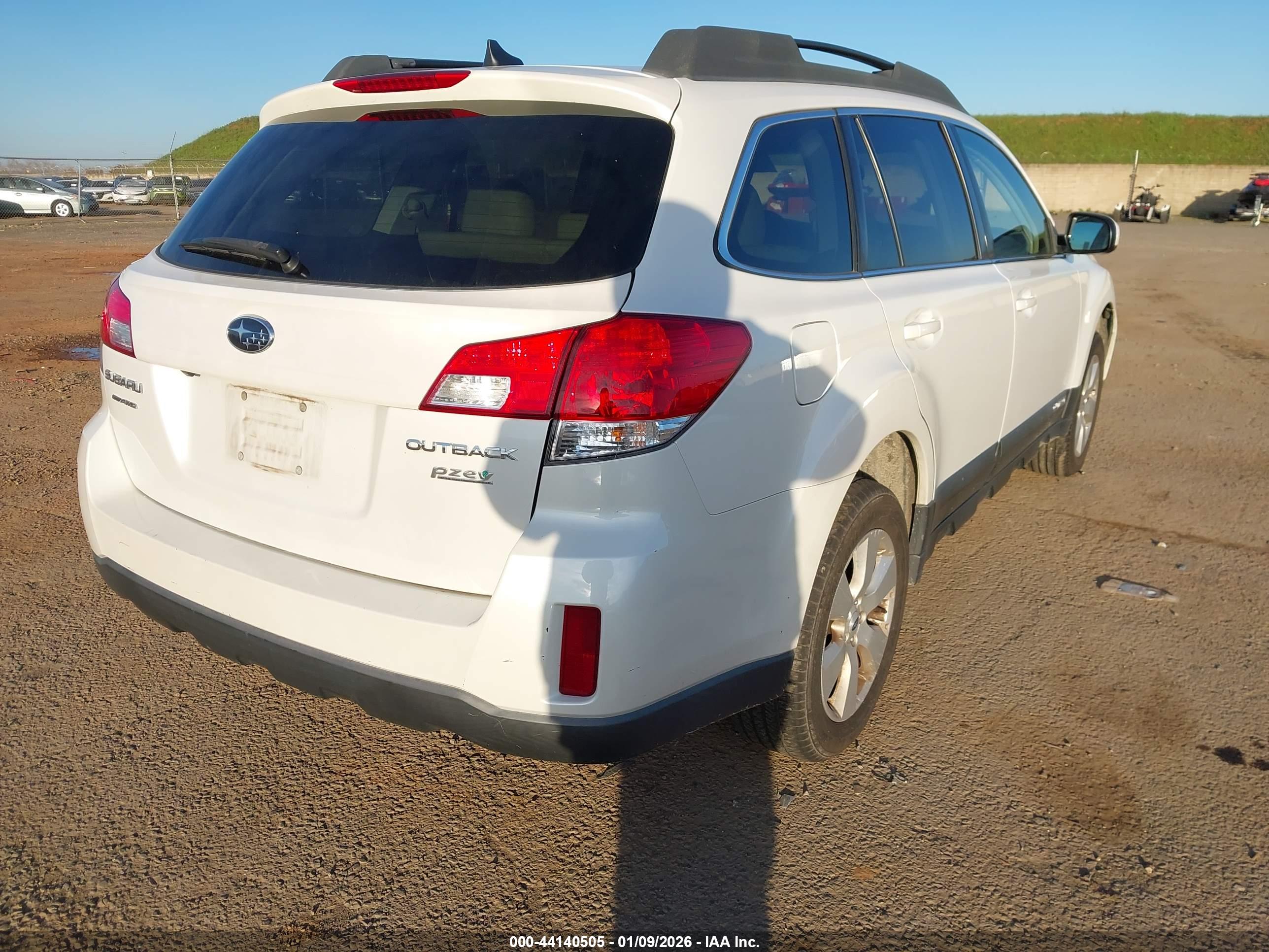 SUBARU OUTBACK image 4