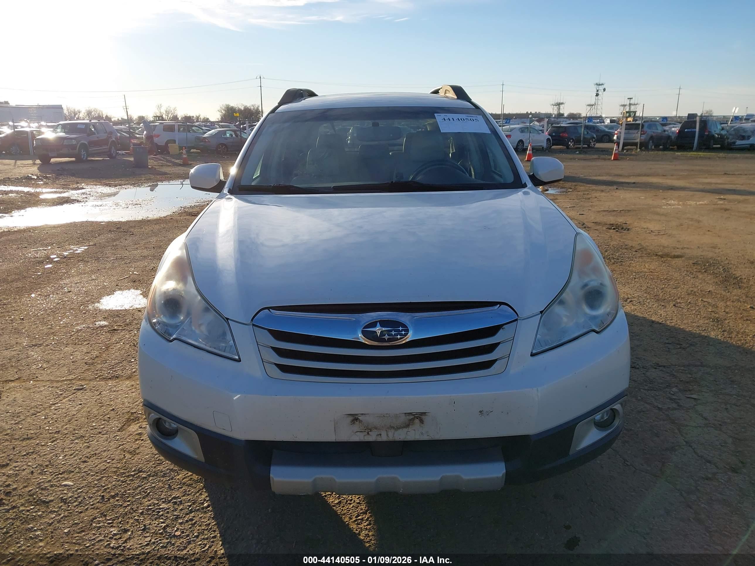SUBARU OUTBACK image 6