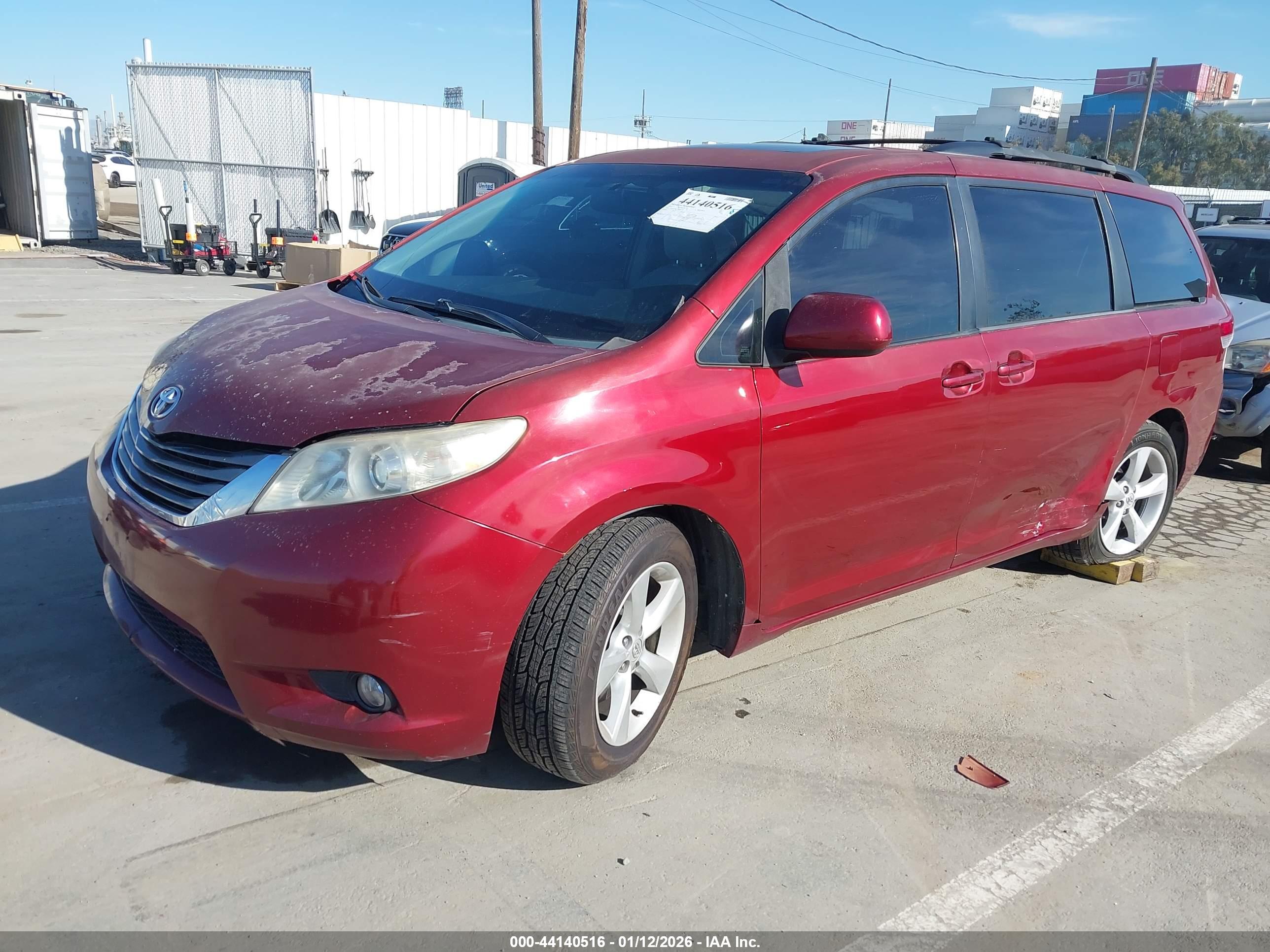 TOYOTA SIENNA image 2
