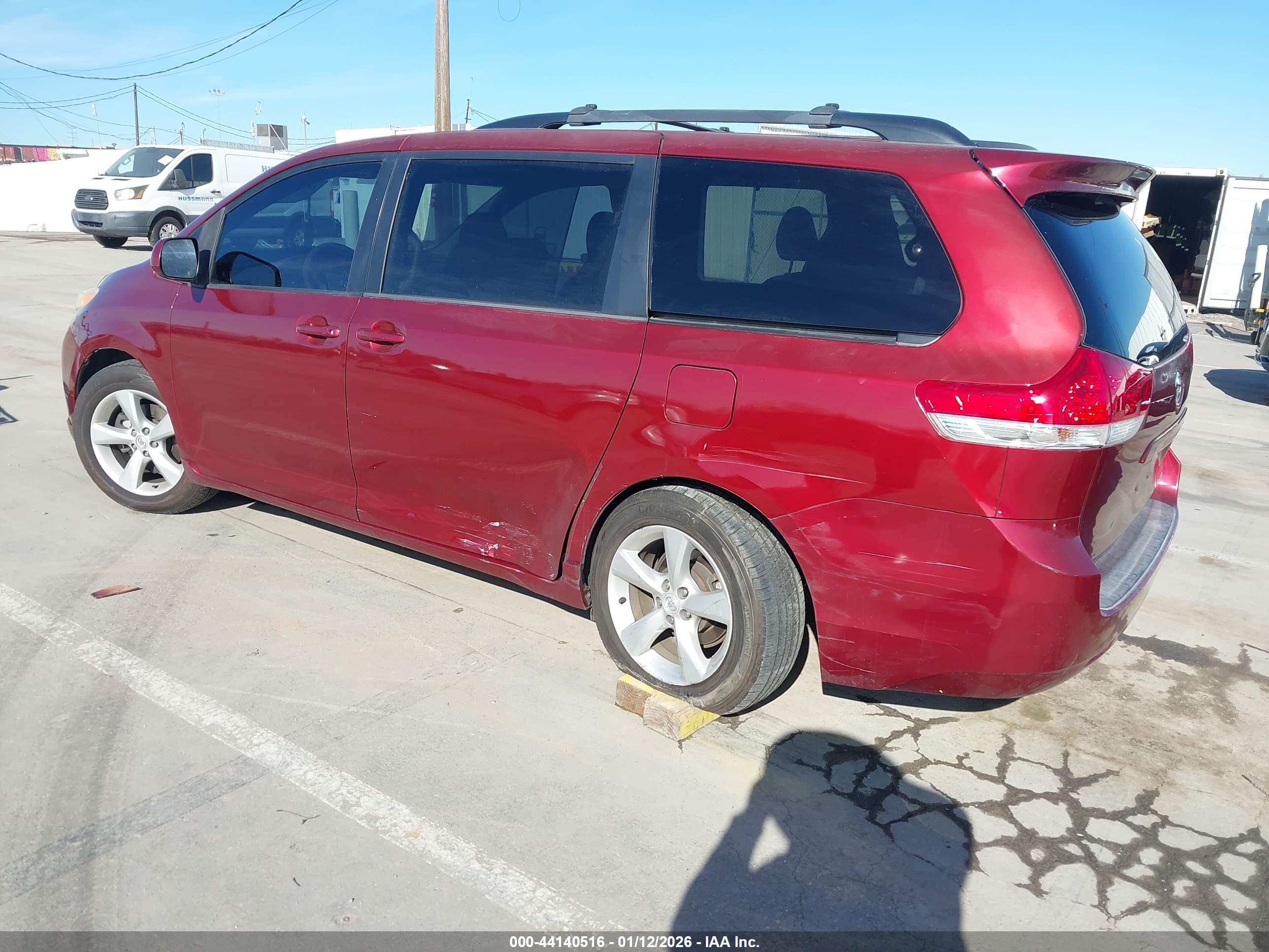 TOYOTA SIENNA image 3