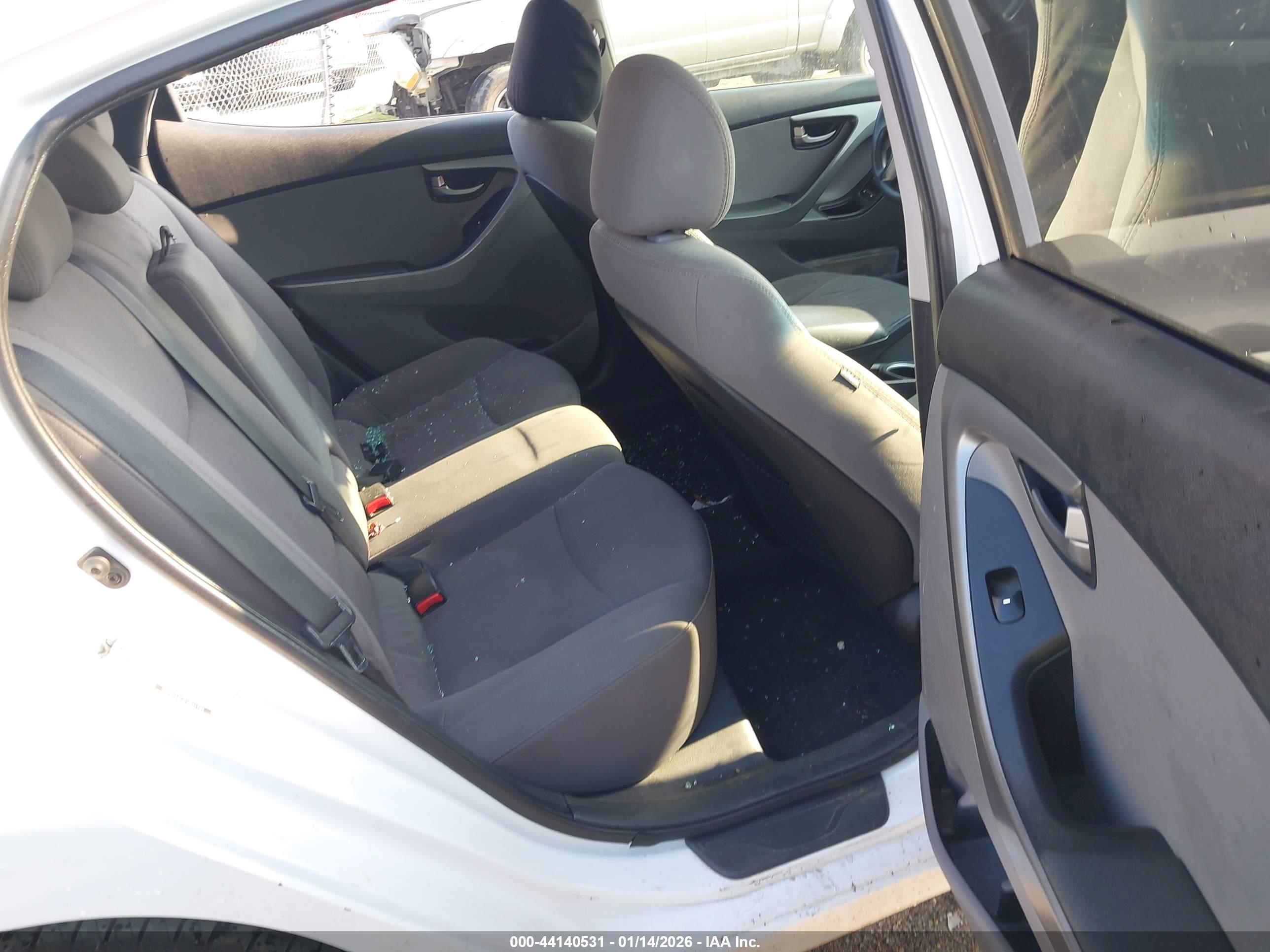 HYUNDAI ELANTRA image 8