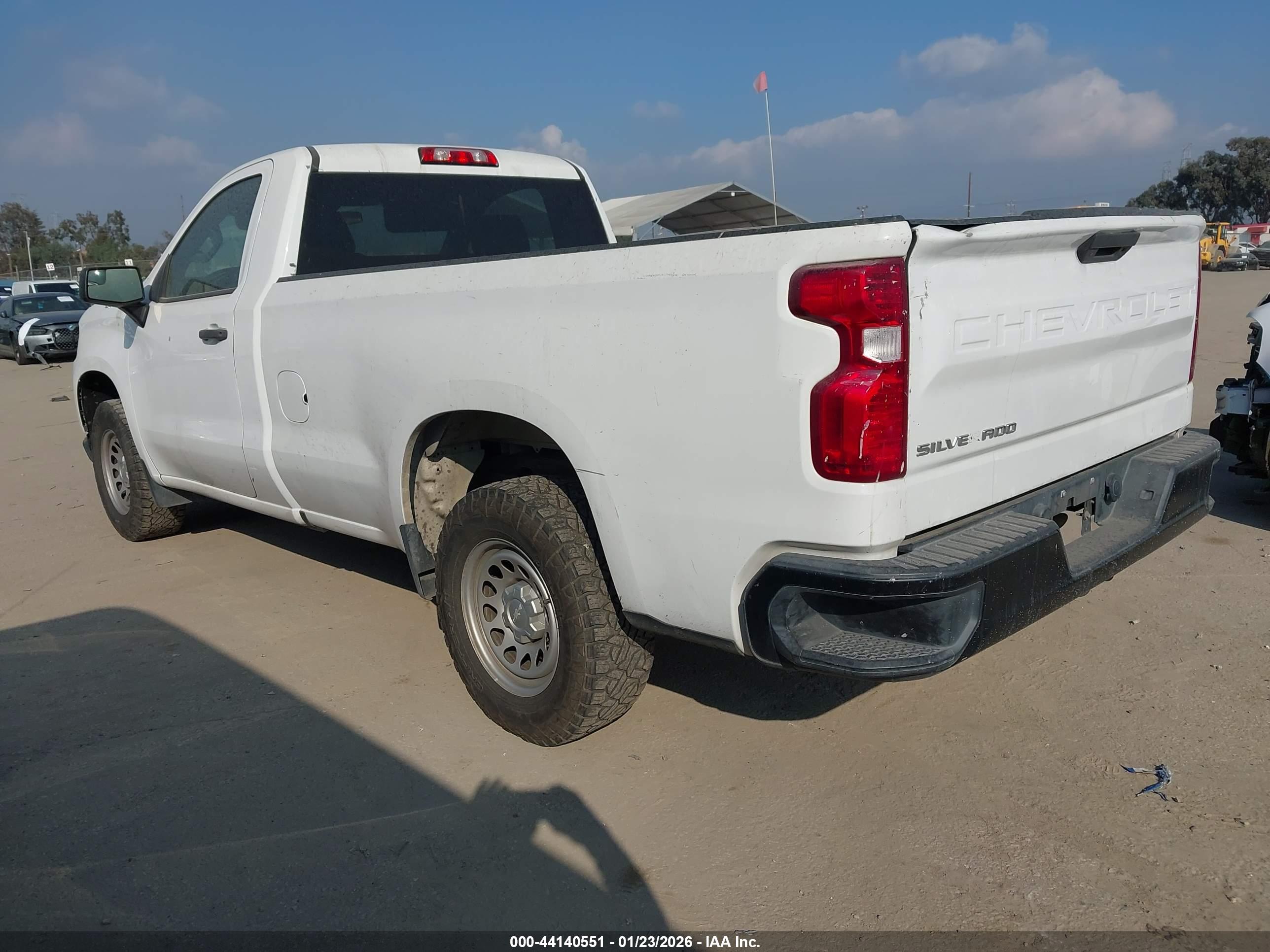 CHEVROLET SILVERADO image 3