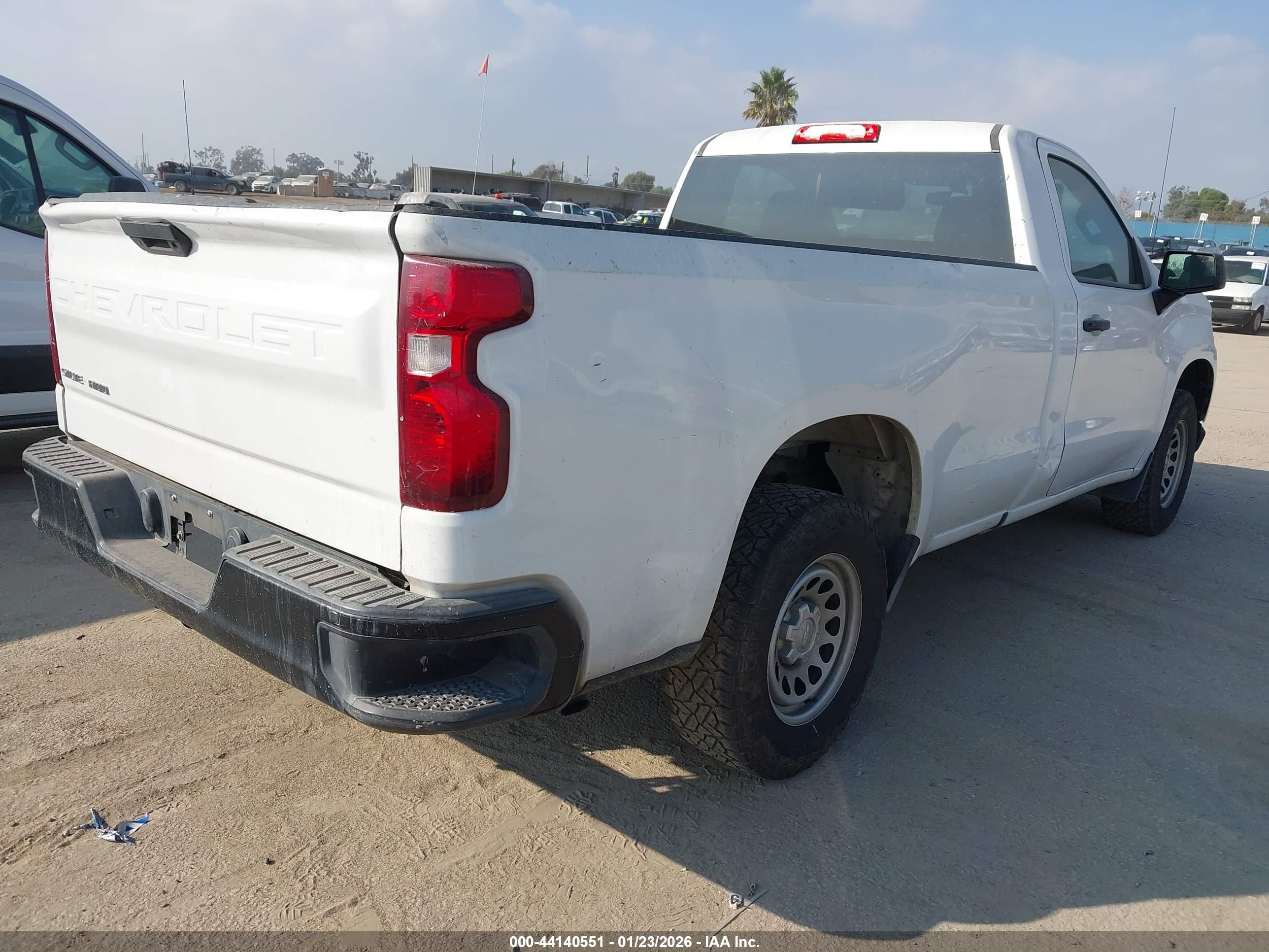CHEVROLET SILVERADO image 4