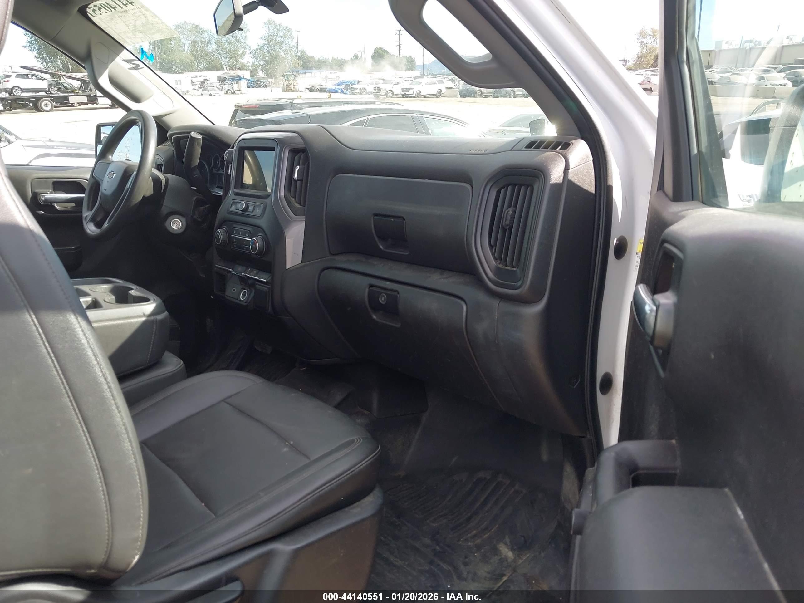 CHEVROLET SILVERADO image 5