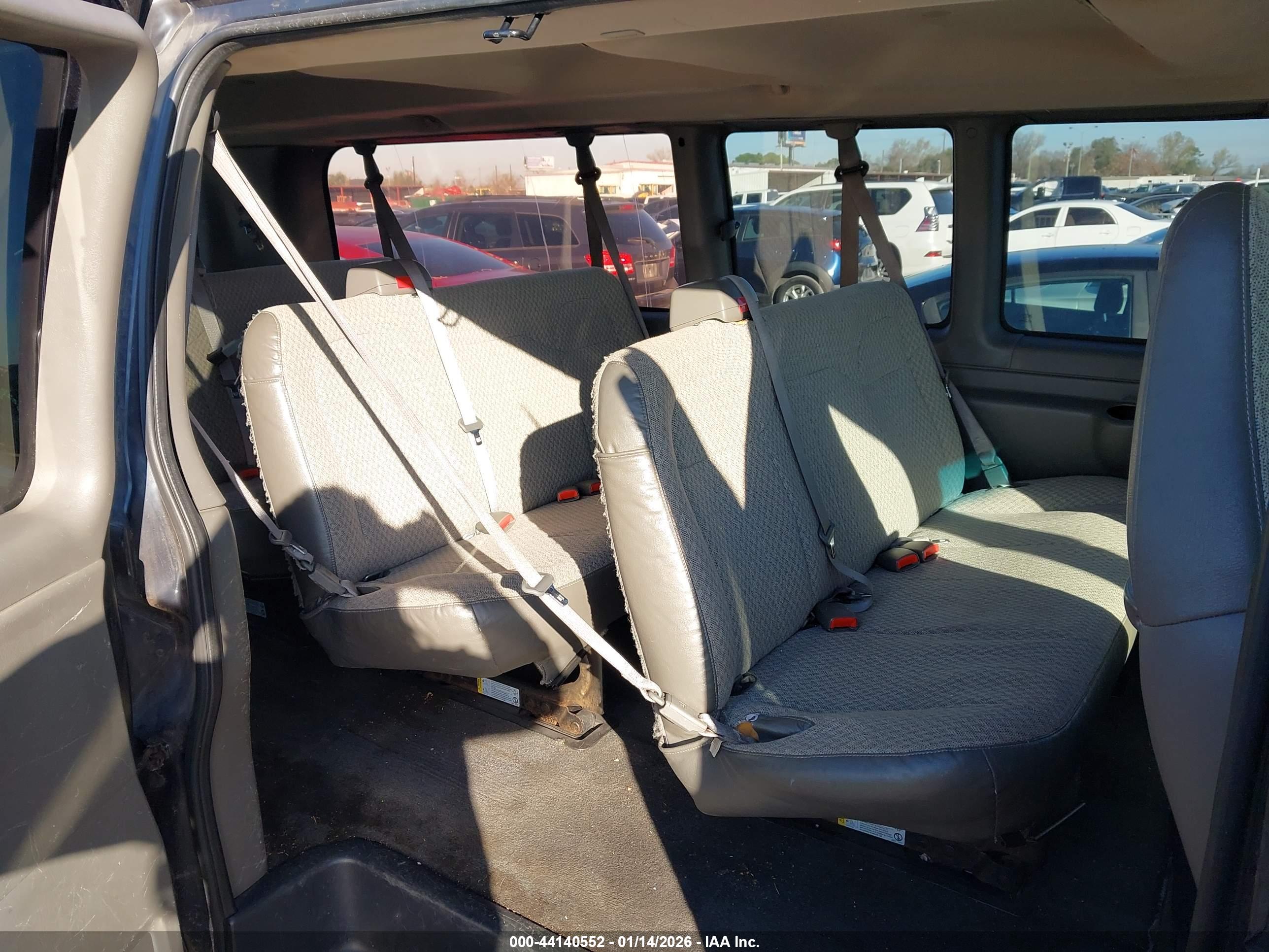 CHEVROLET EXPRESS image 8