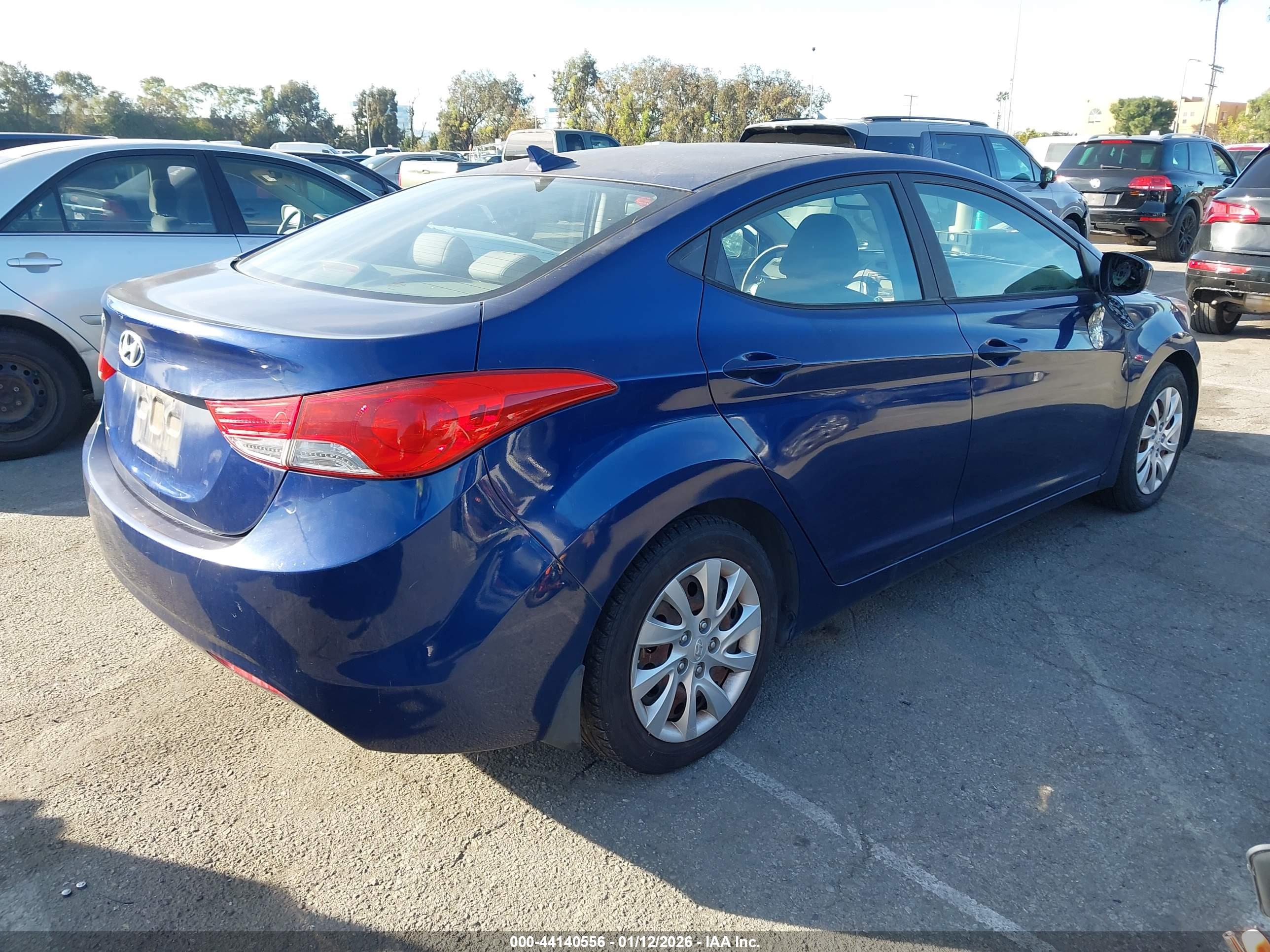 HYUNDAI ELANTRA image 4