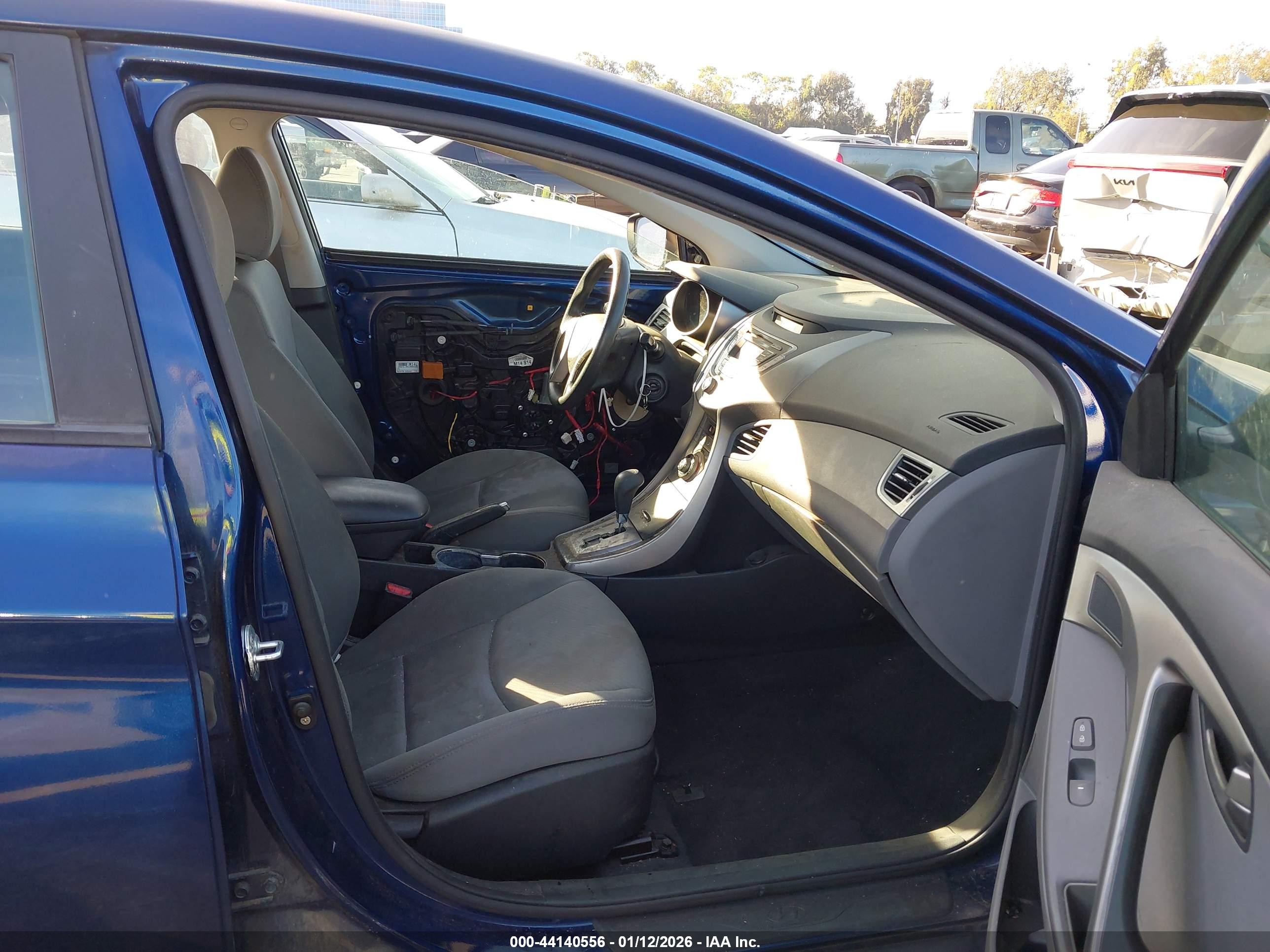 HYUNDAI ELANTRA image 5