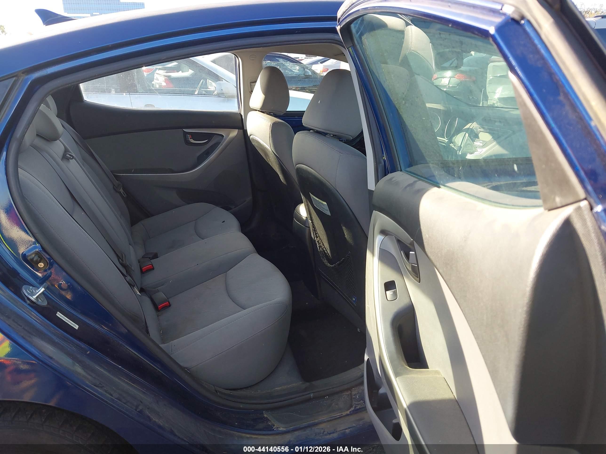 HYUNDAI ELANTRA image 8