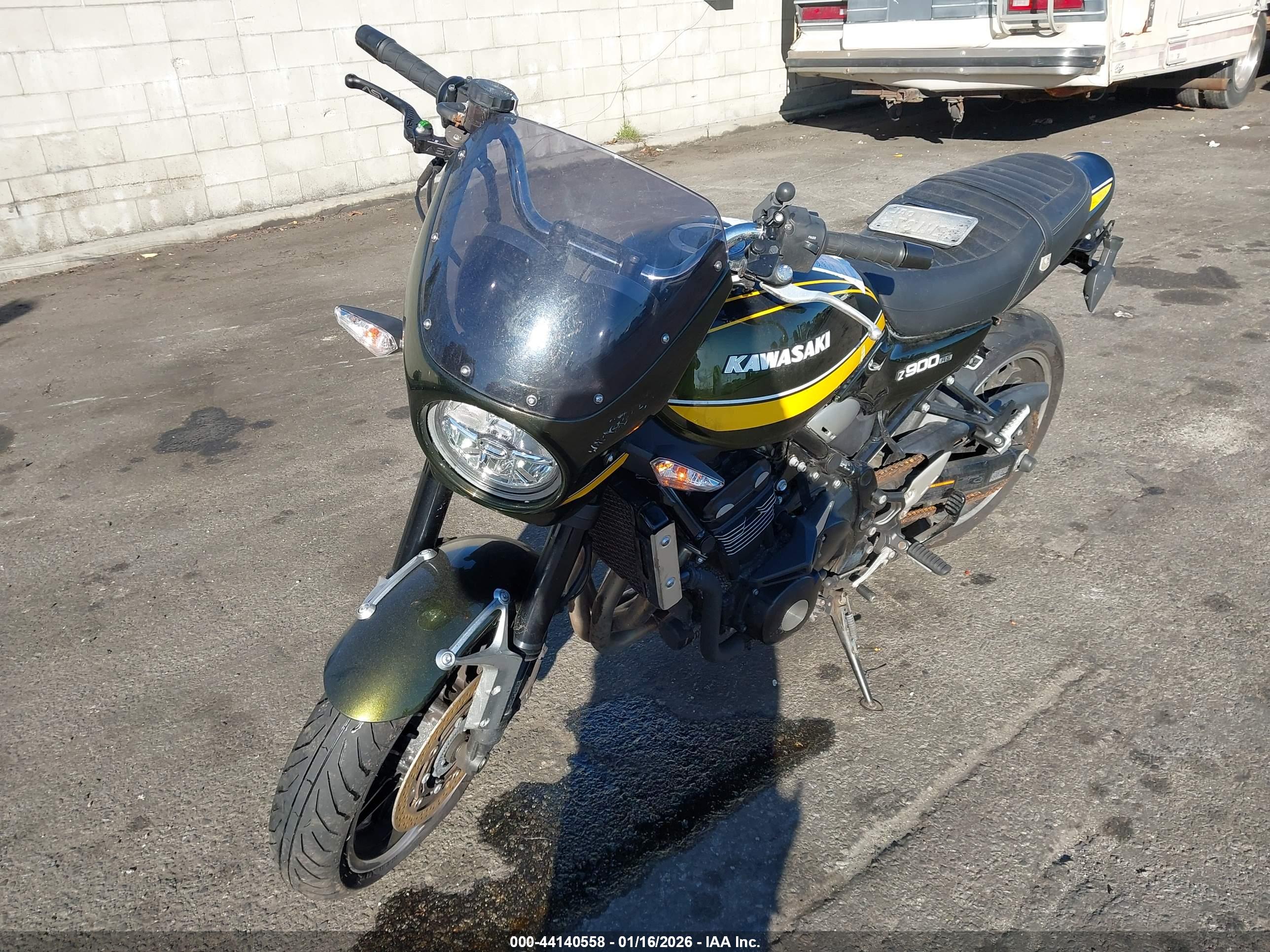 KAWASAKI ZR900 image 2