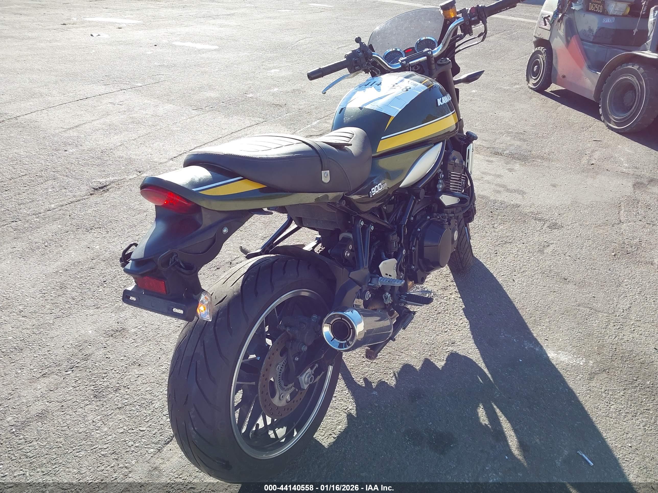 KAWASAKI ZR900 image 4