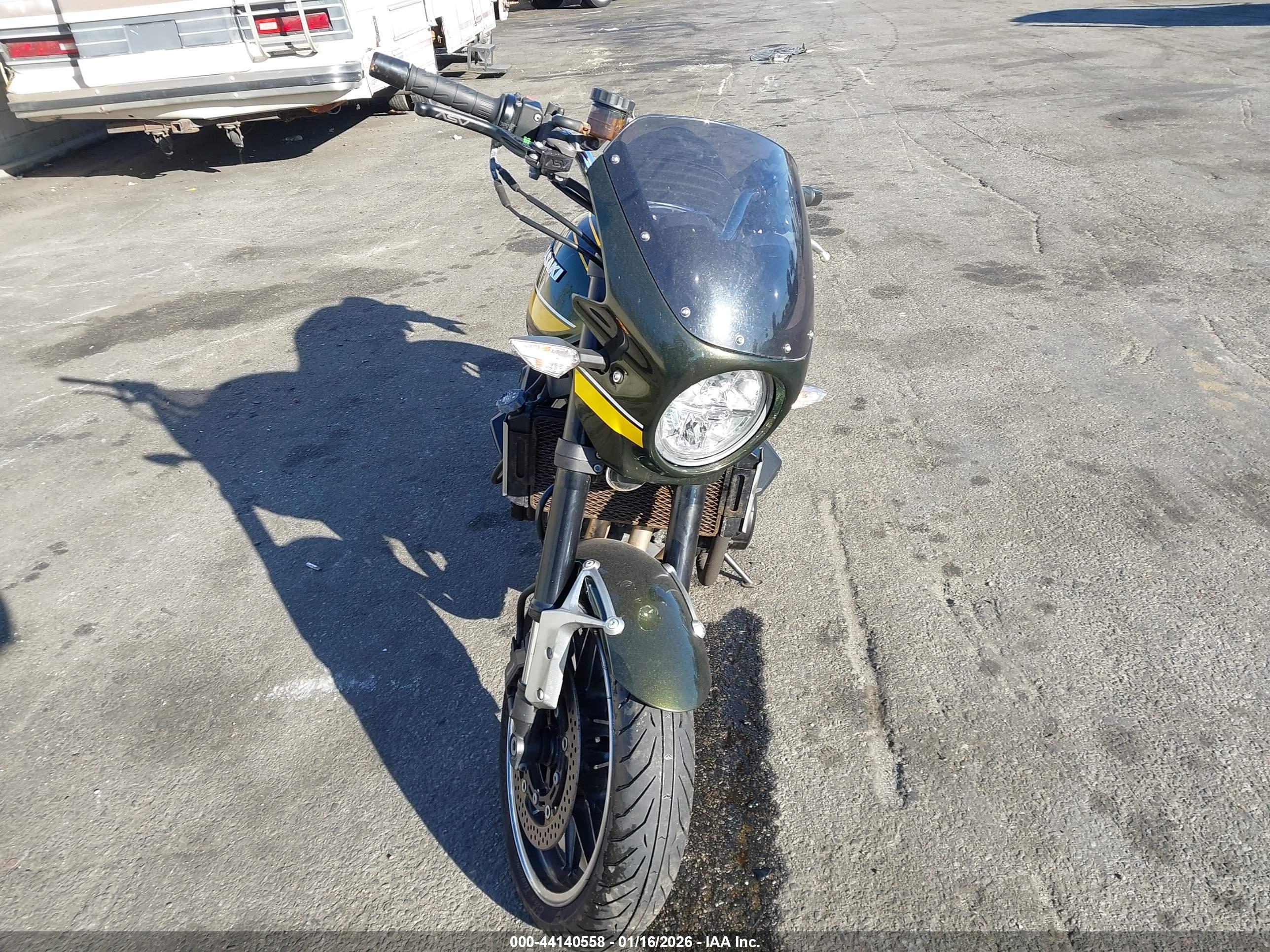 KAWASAKI ZR900 image 5