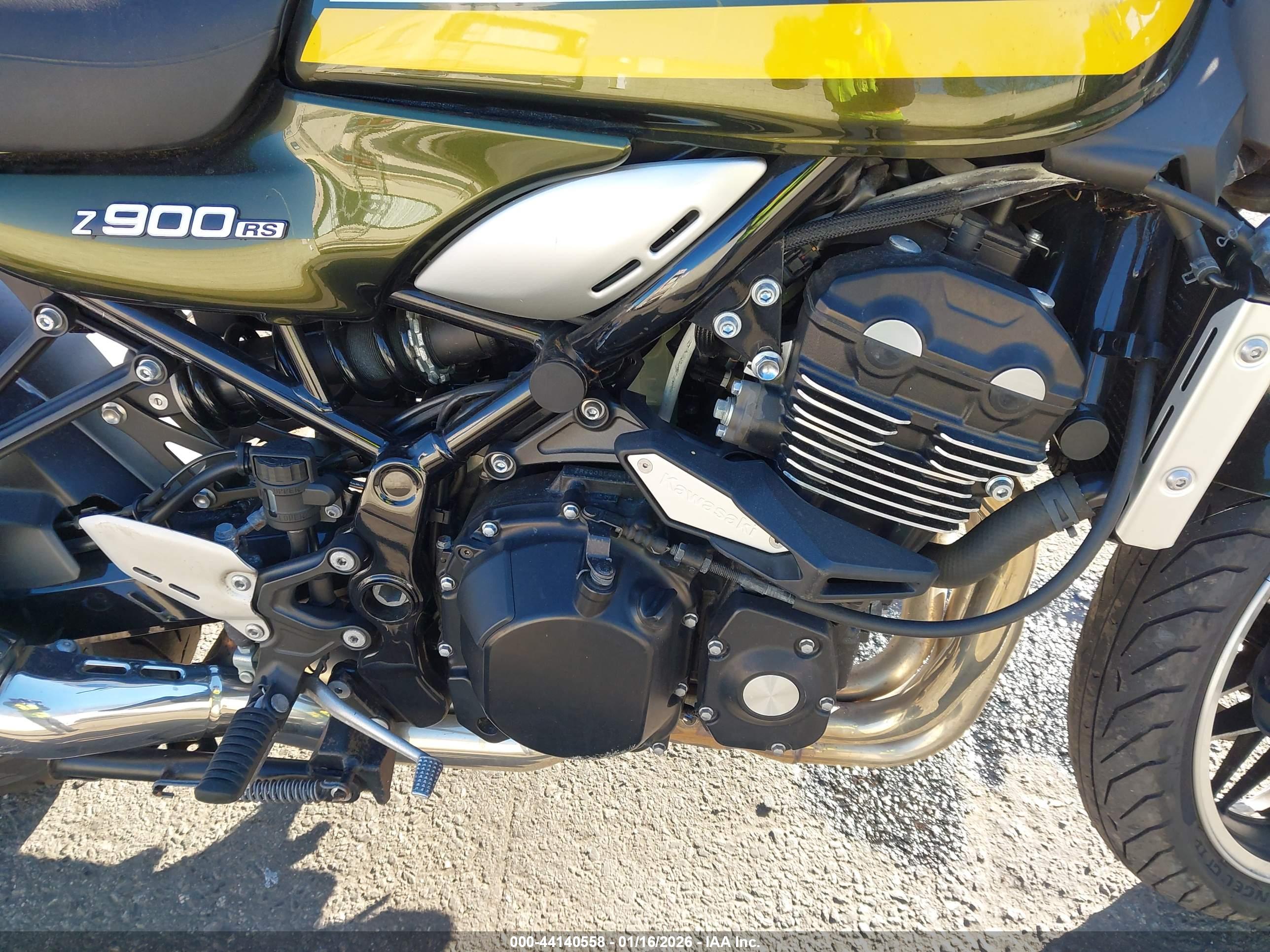 KAWASAKI ZR900 image 8
