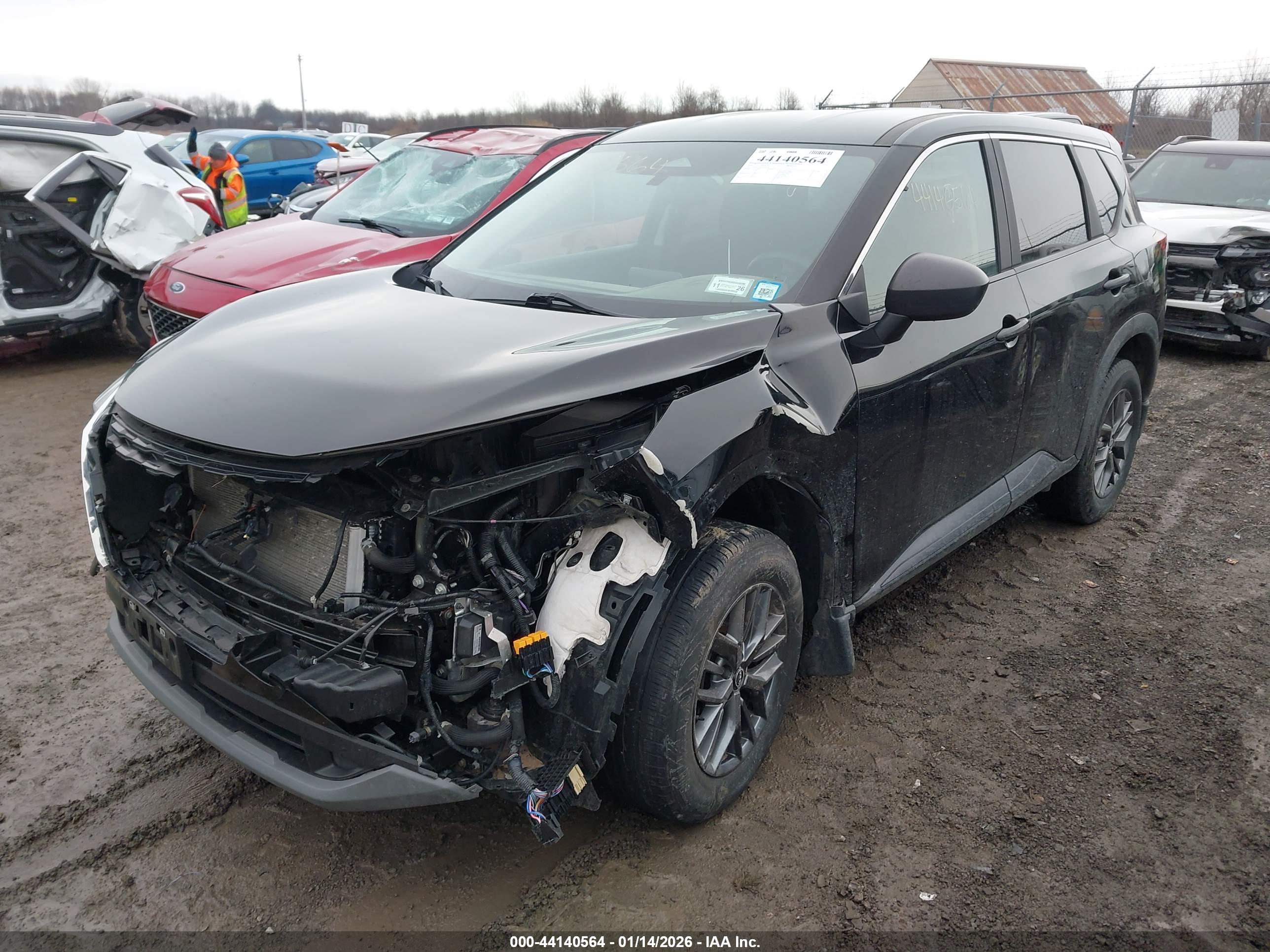 NISSAN ROGUE image 2