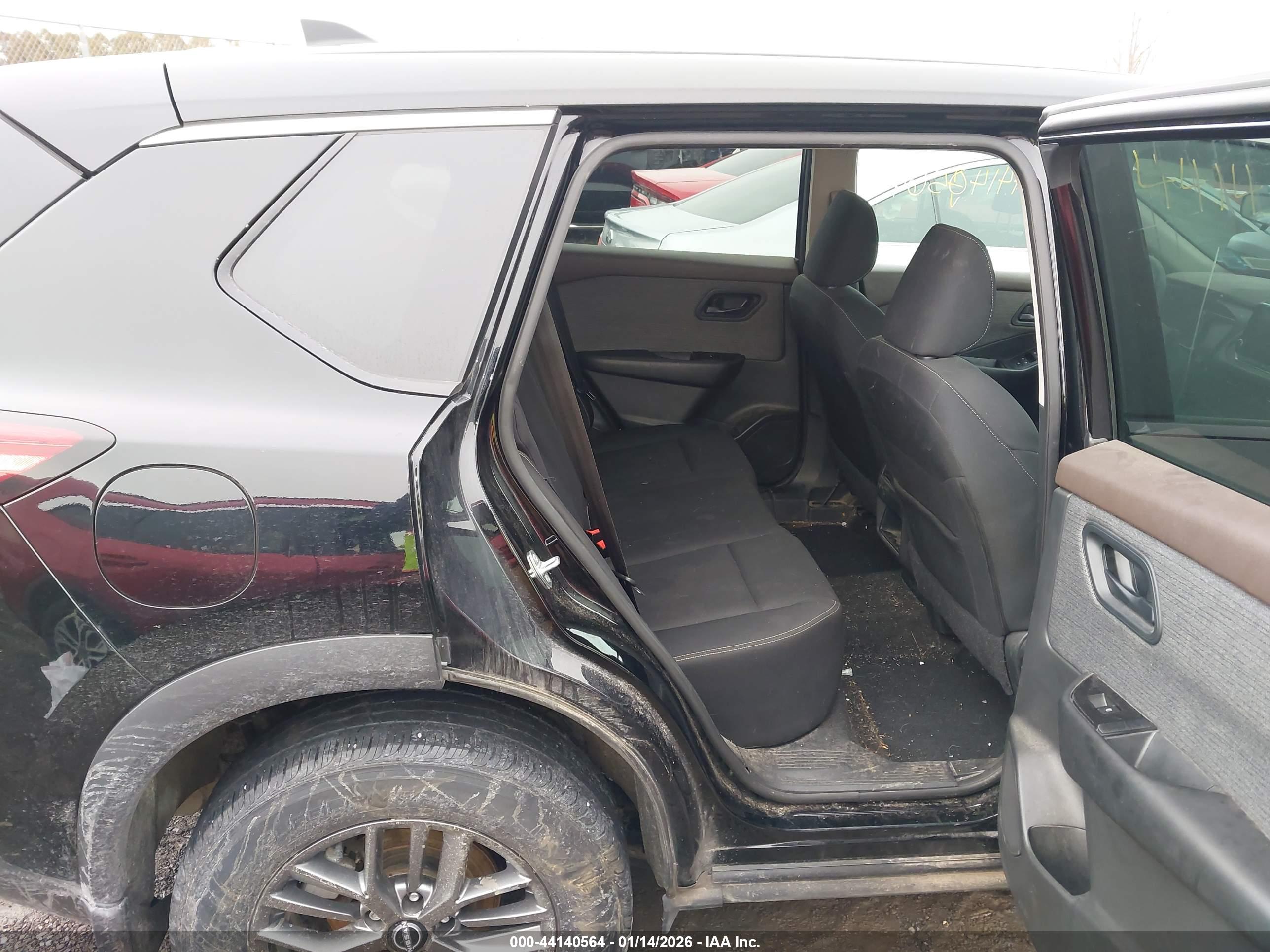 NISSAN ROGUE image 8
