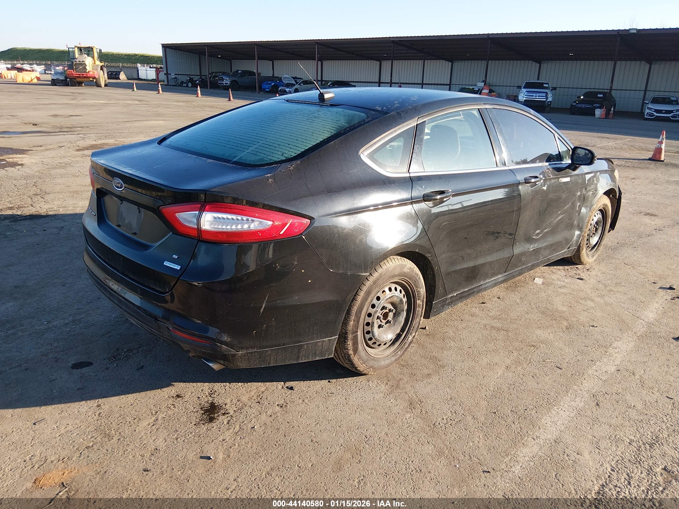 FORD FUSION image 4