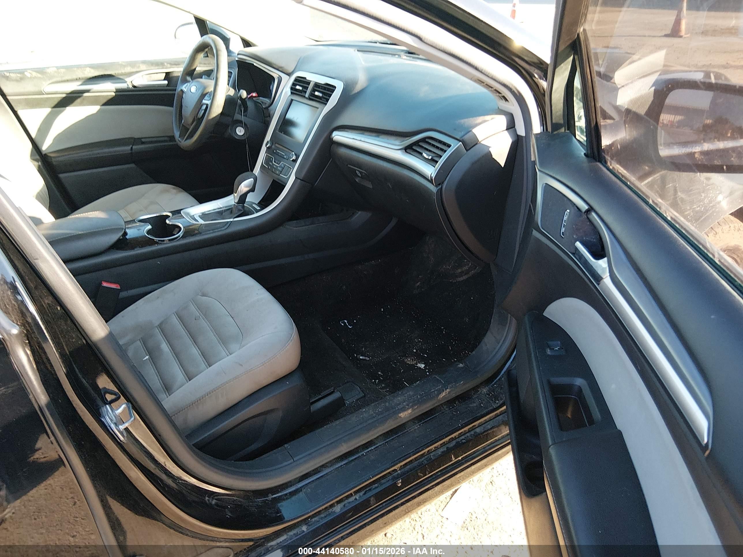 FORD FUSION image 5