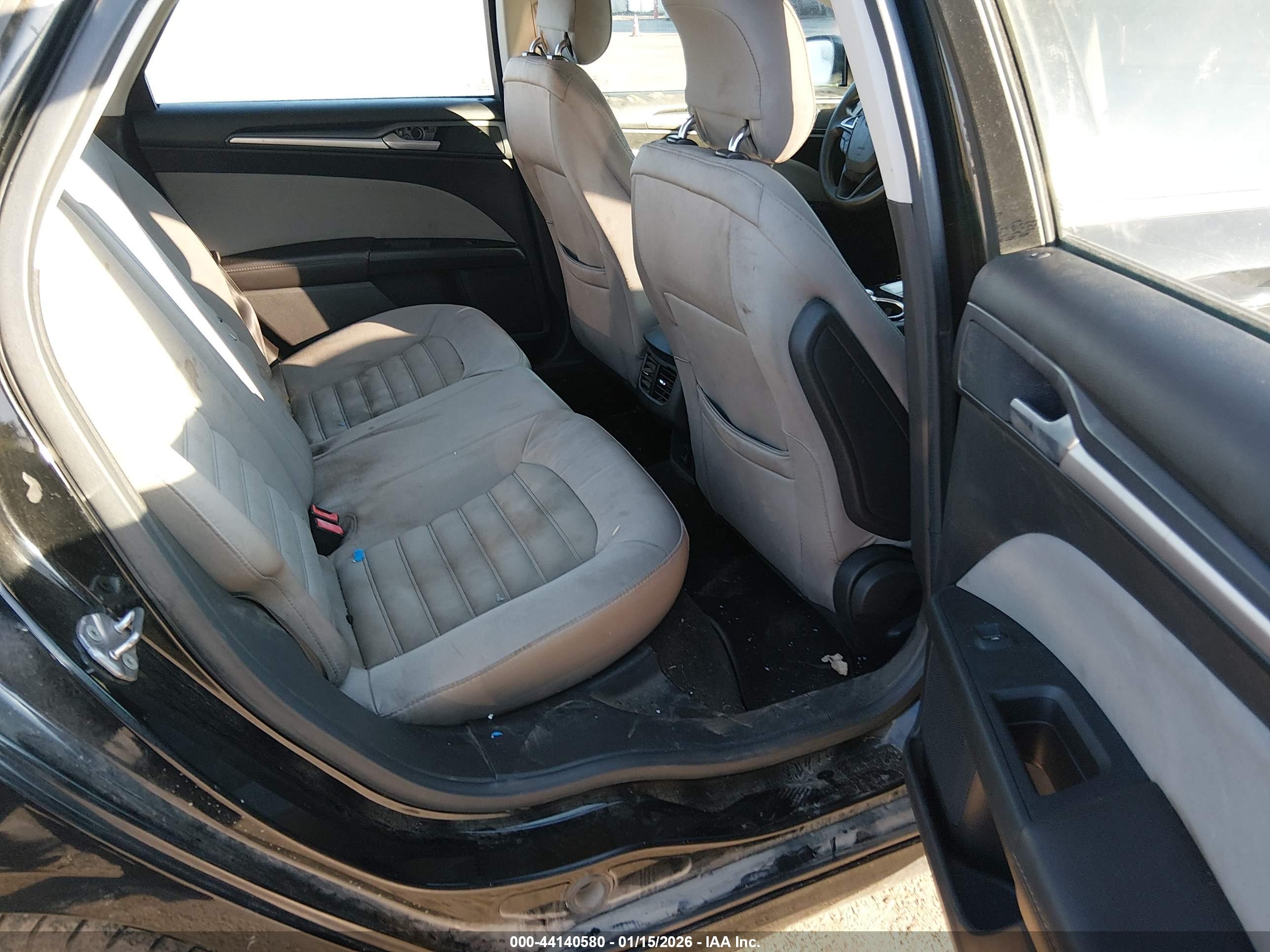 FORD FUSION image 8