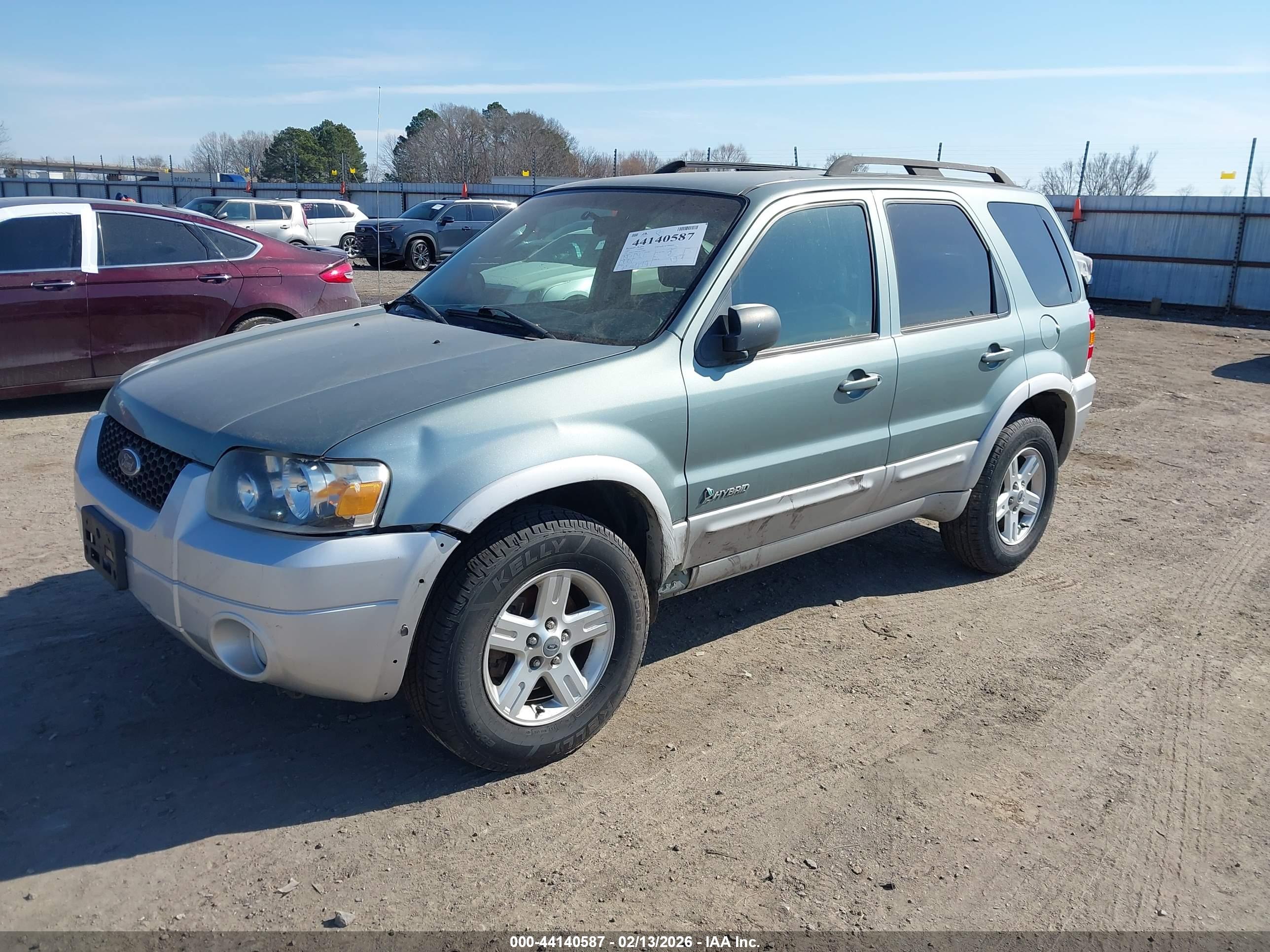 FORD ESCAPE image 2