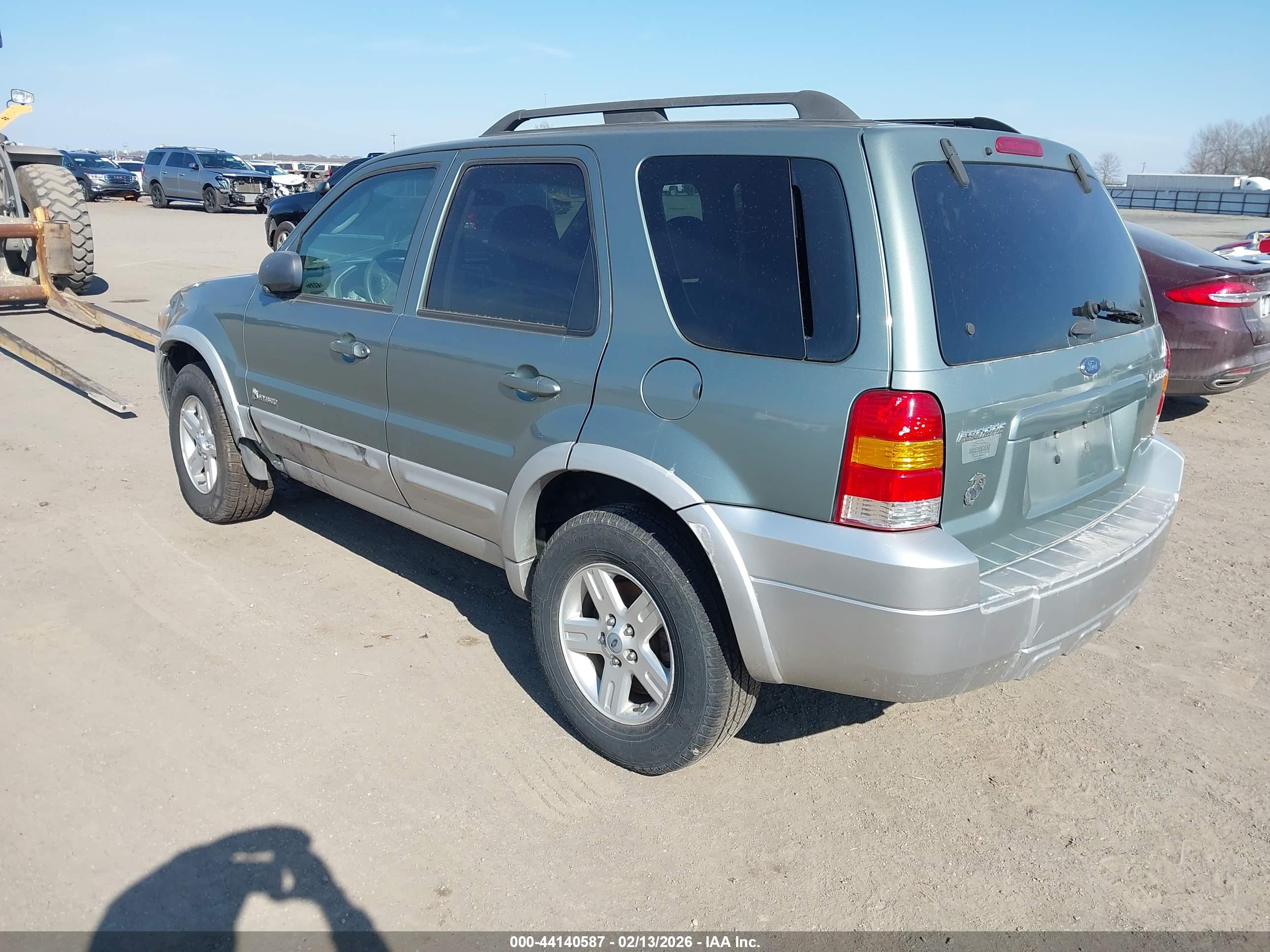 FORD ESCAPE image 3