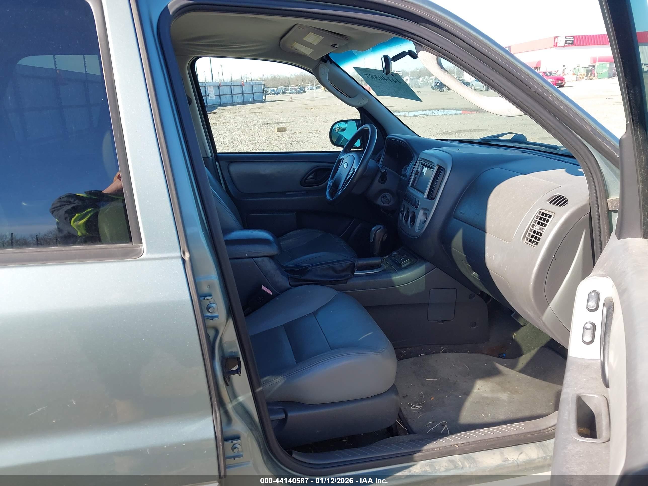 FORD ESCAPE image 5