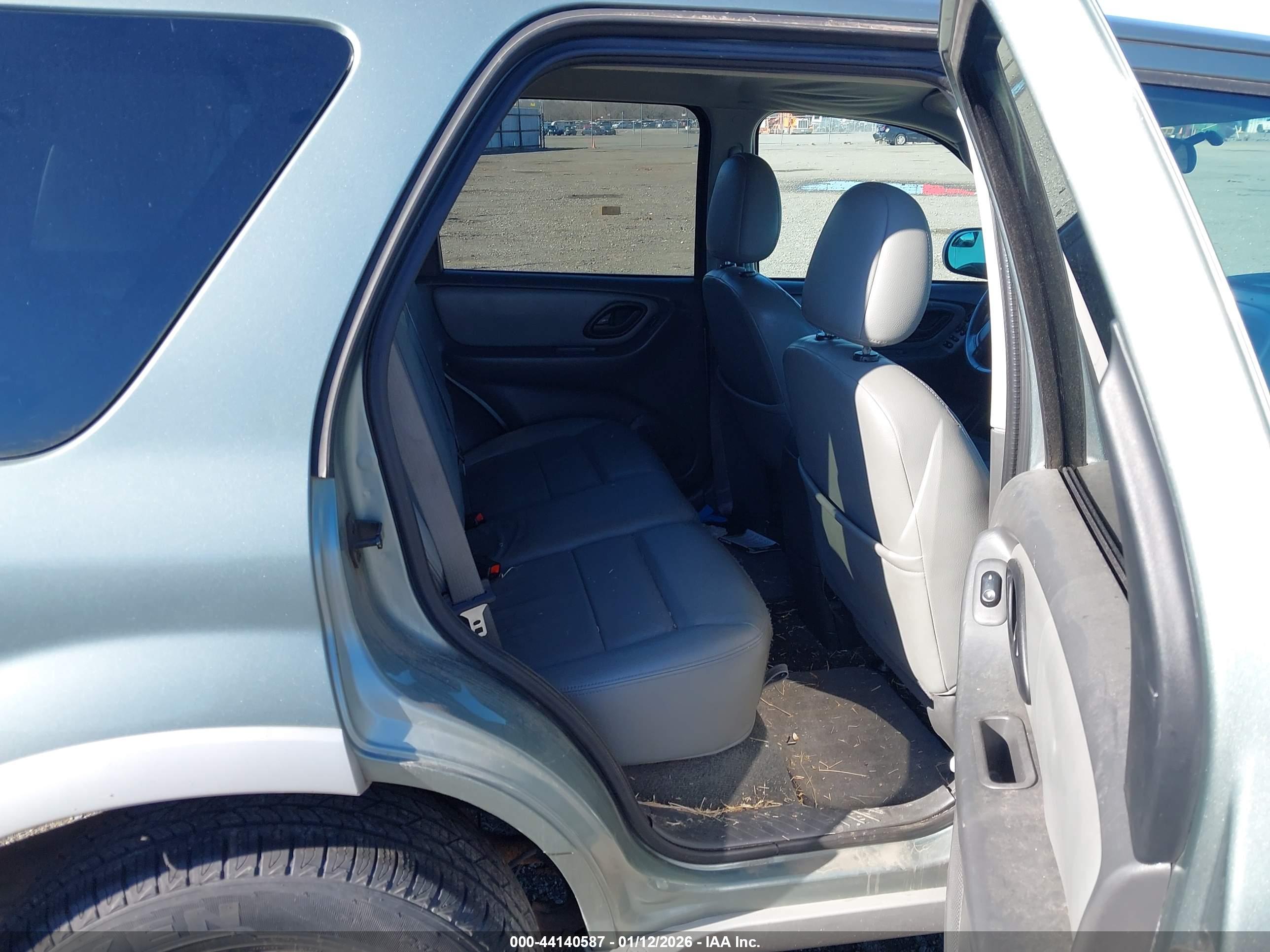 FORD ESCAPE image 8