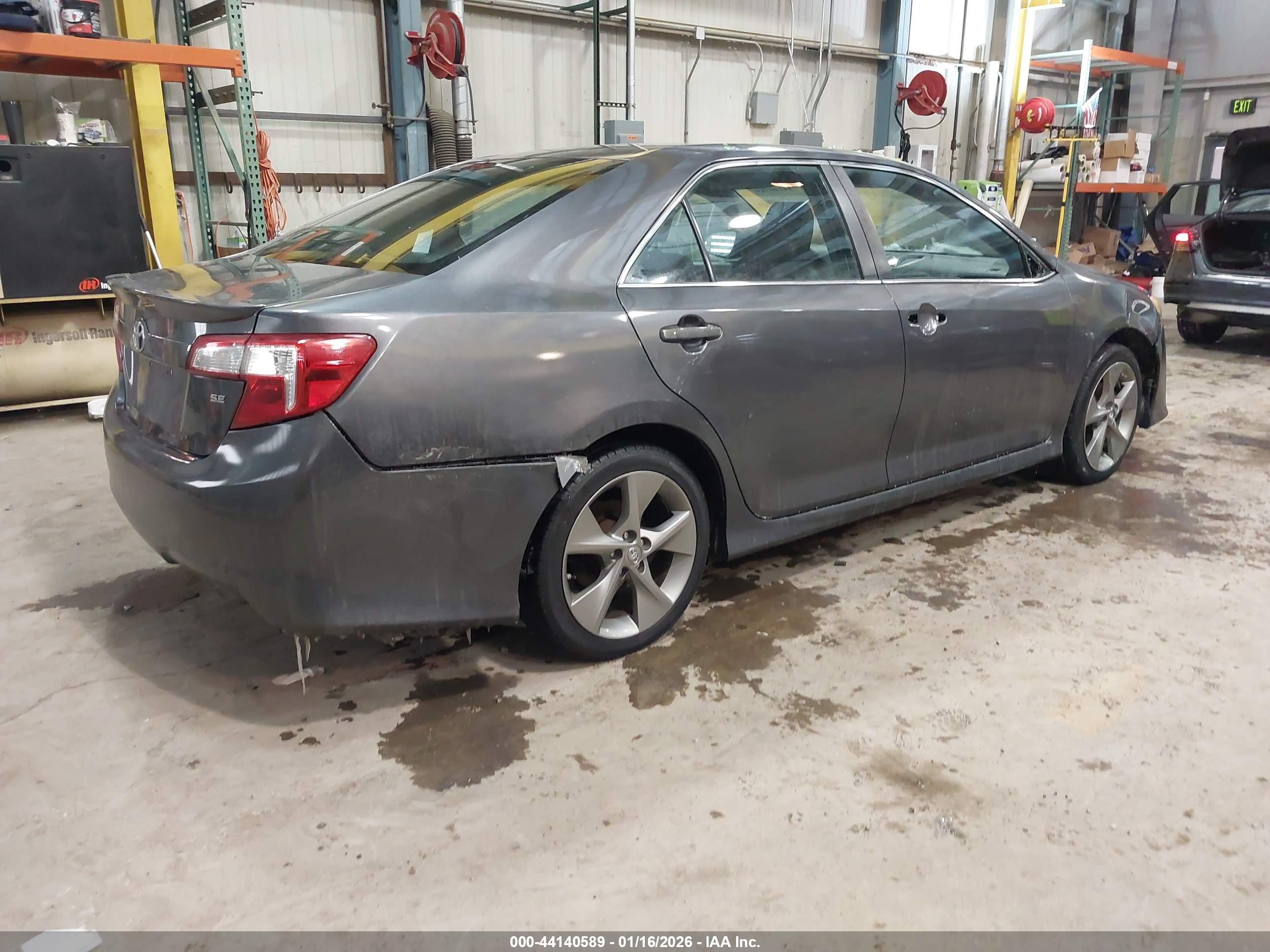 TOYOTA CAMRY image 4
