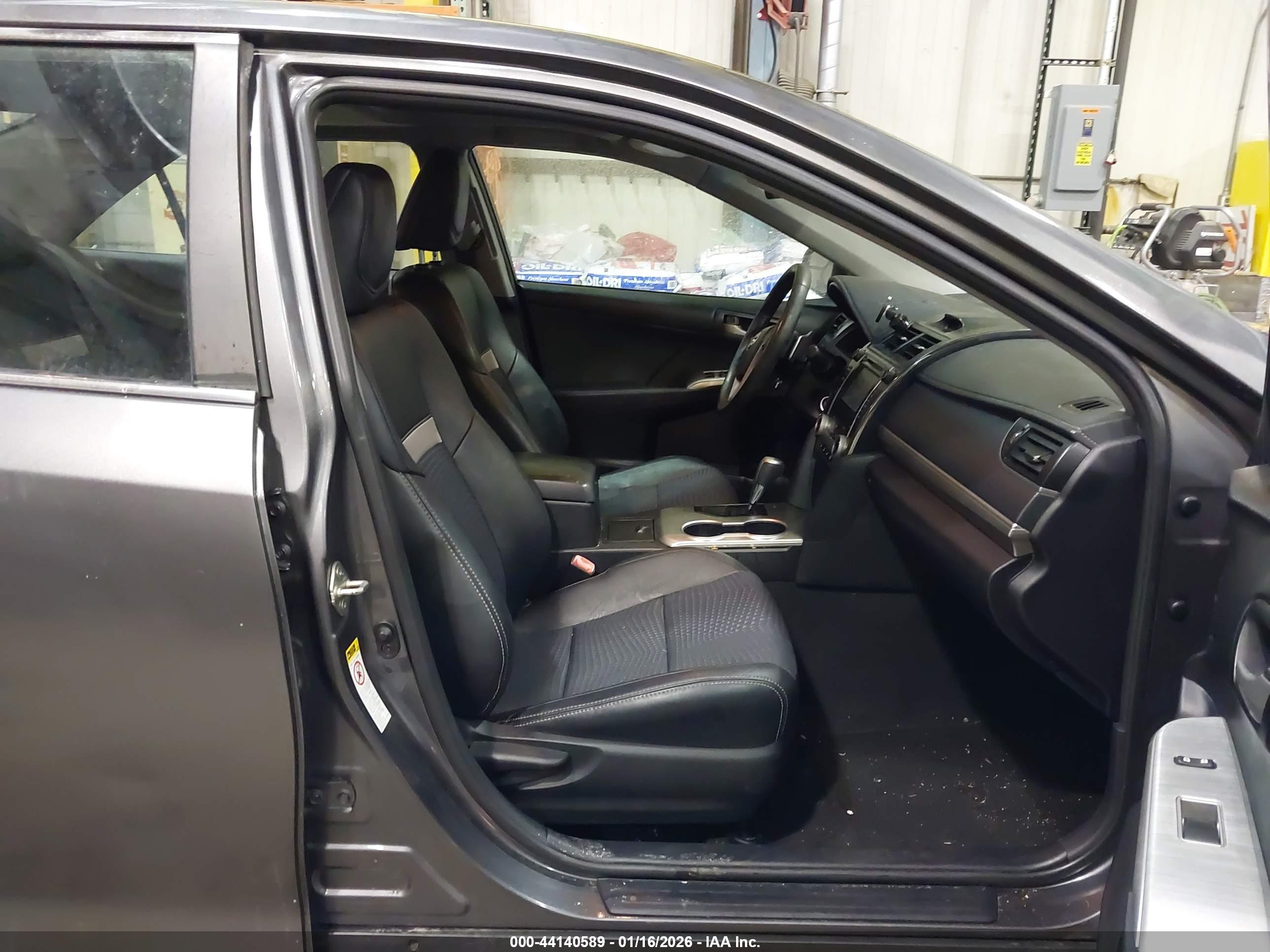 TOYOTA CAMRY image 5