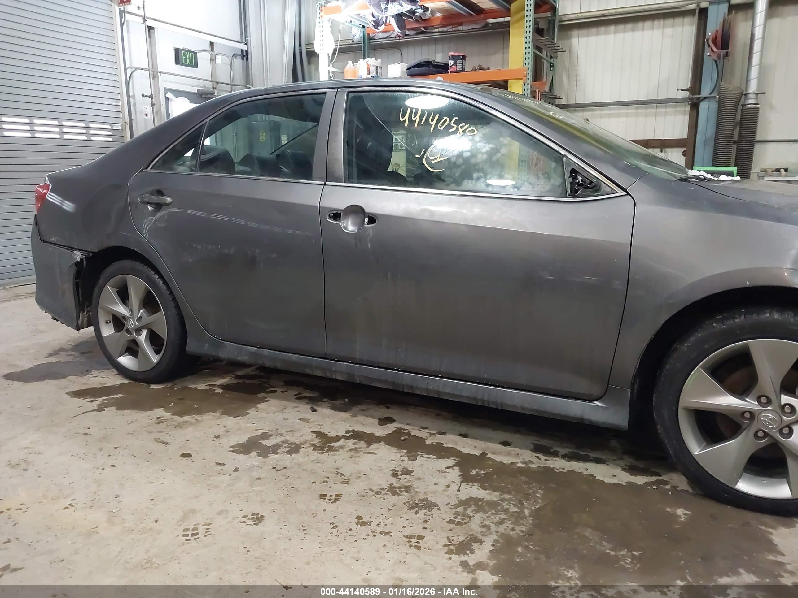 TOYOTA CAMRY image 6