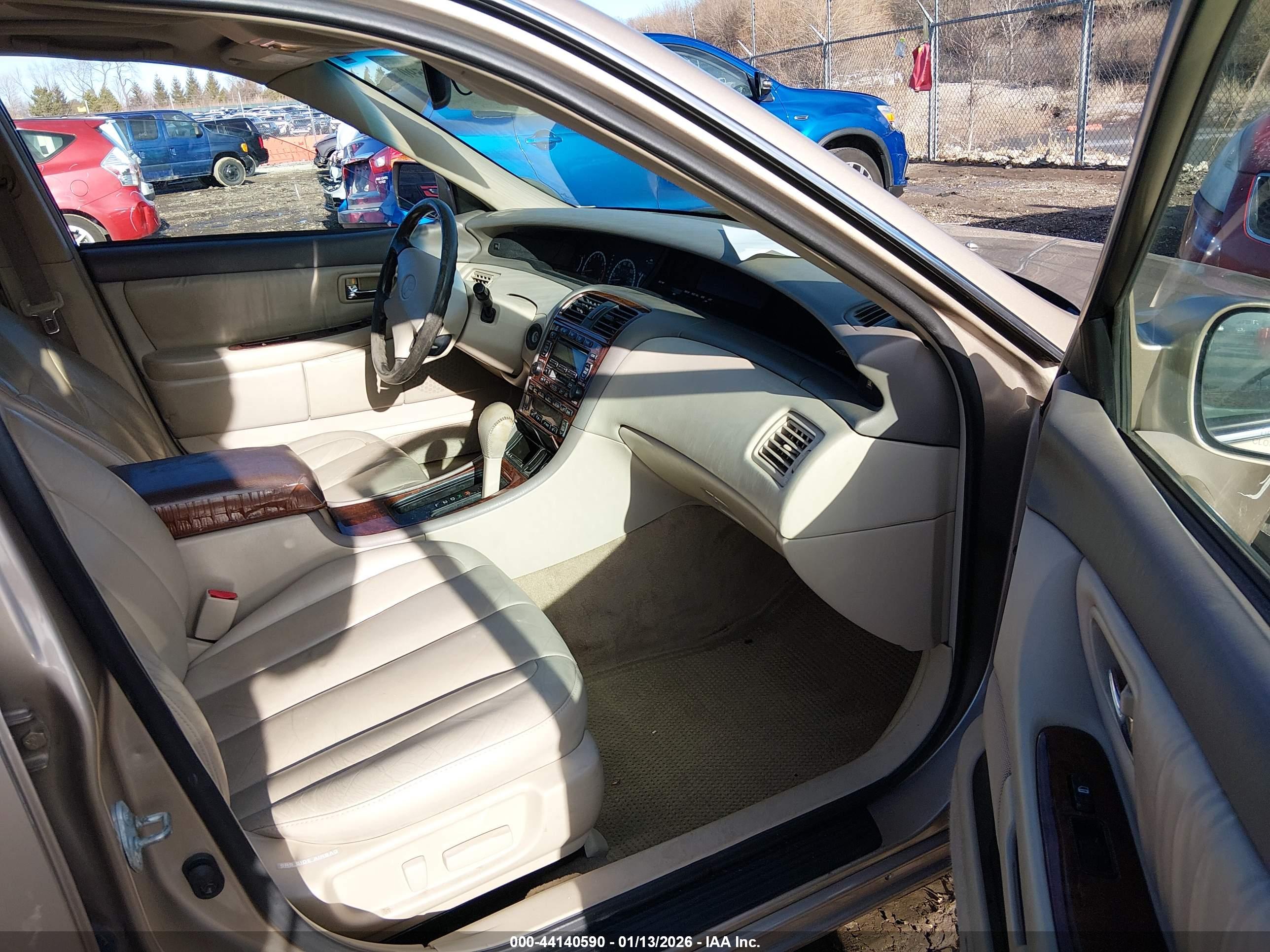 TOYOTA AVALON image 5