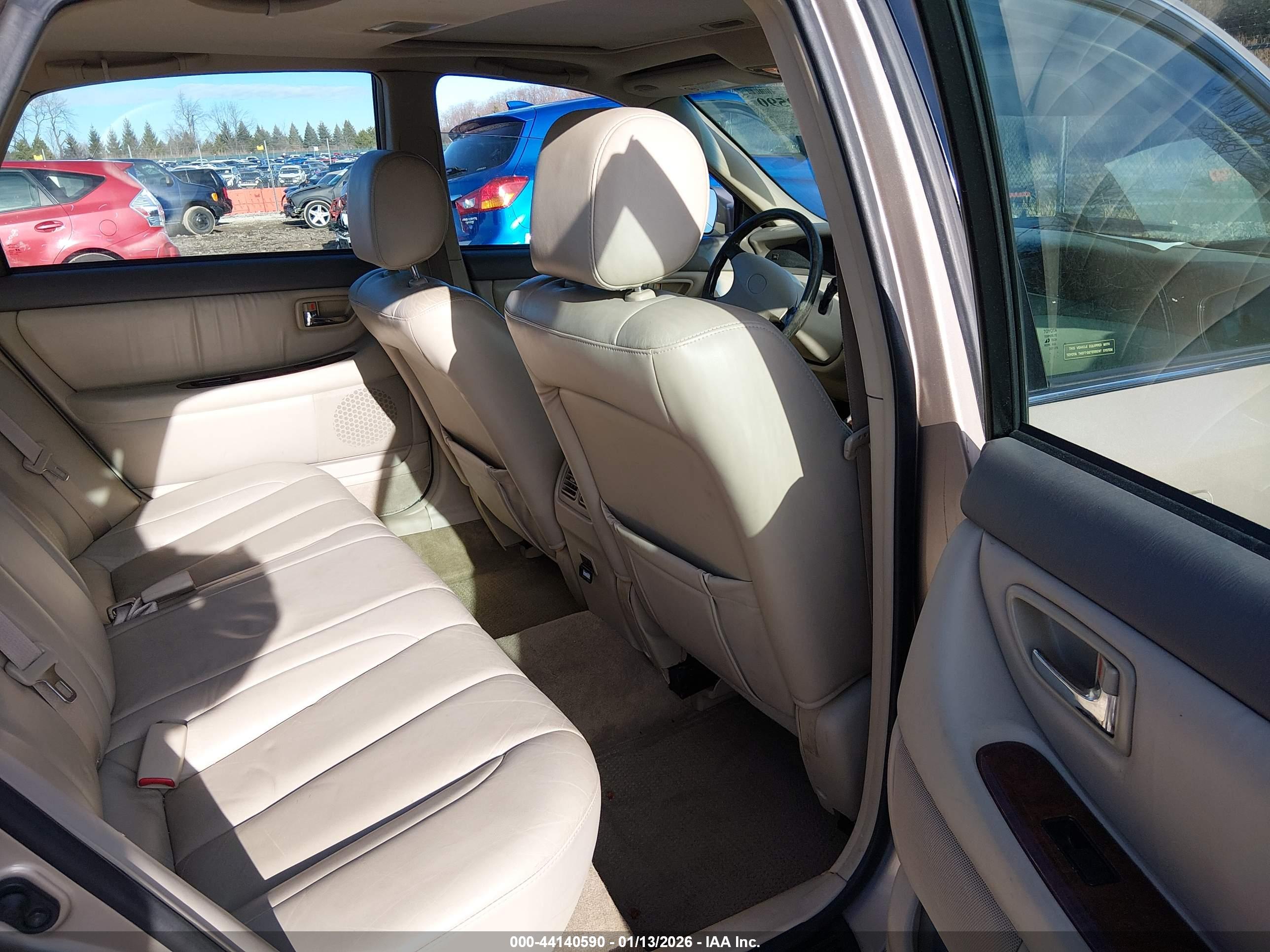 TOYOTA AVALON image 8