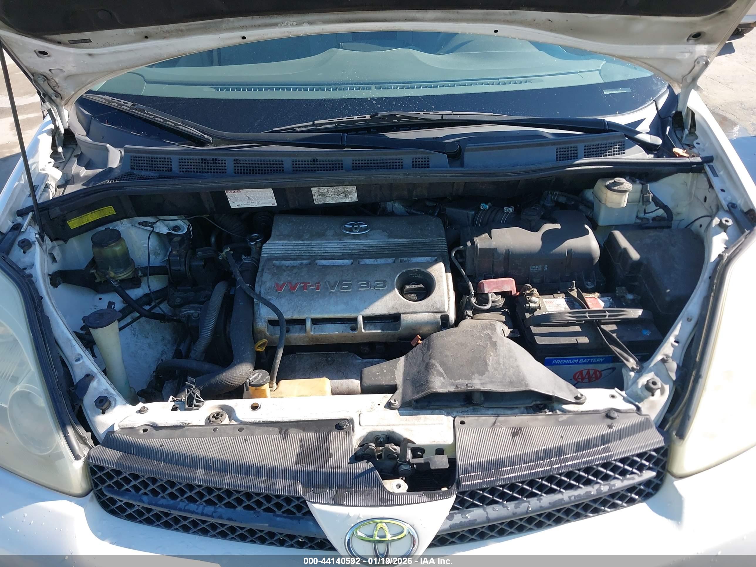 TOYOTA SIENNA image 10