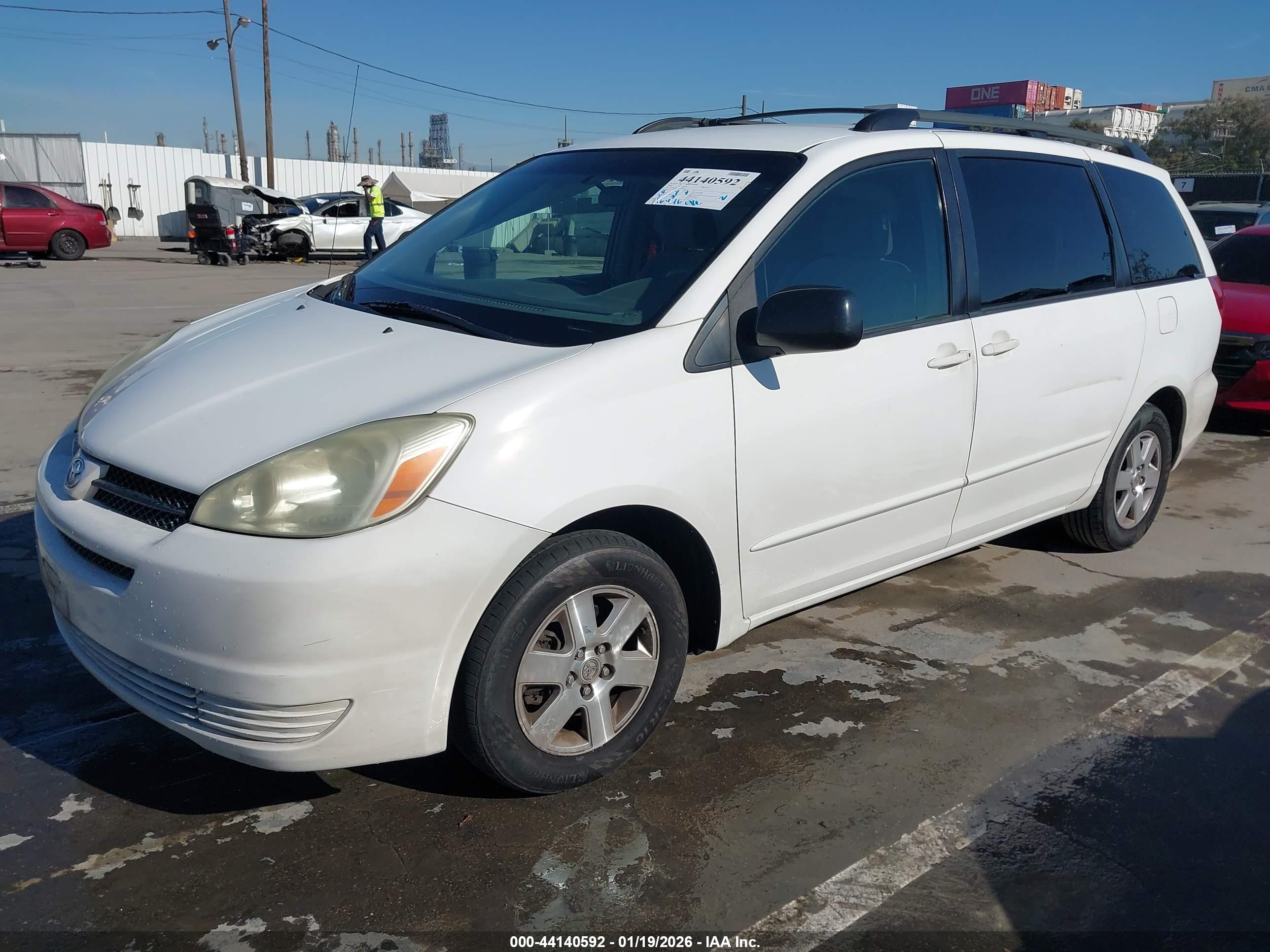 TOYOTA SIENNA image 2