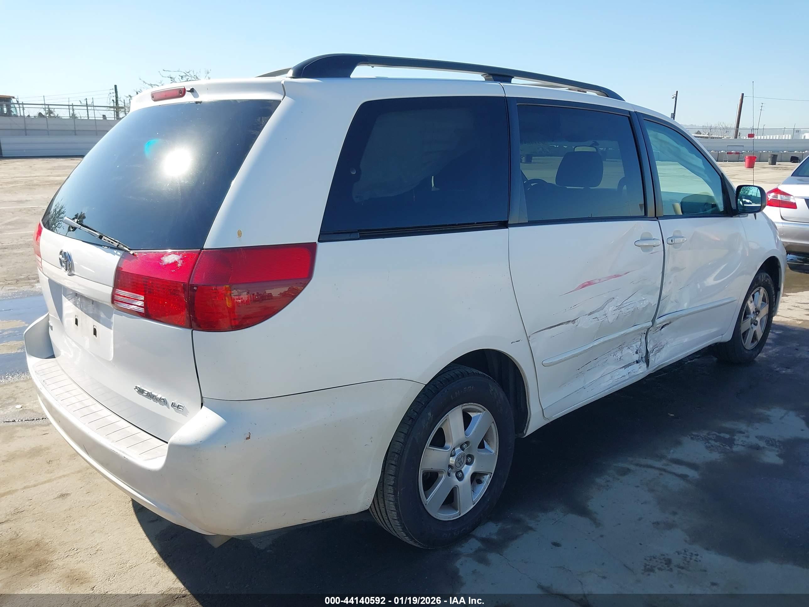 TOYOTA SIENNA image 4