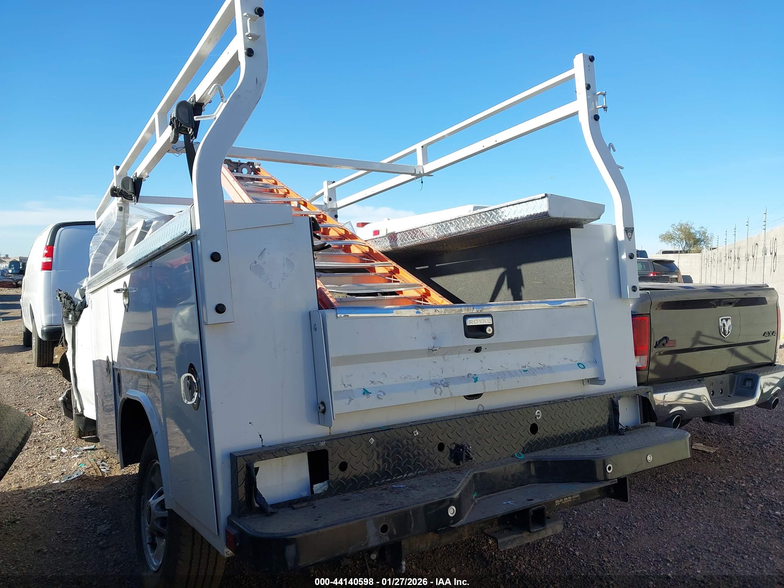 CHEVROLET SILVERADO image 3