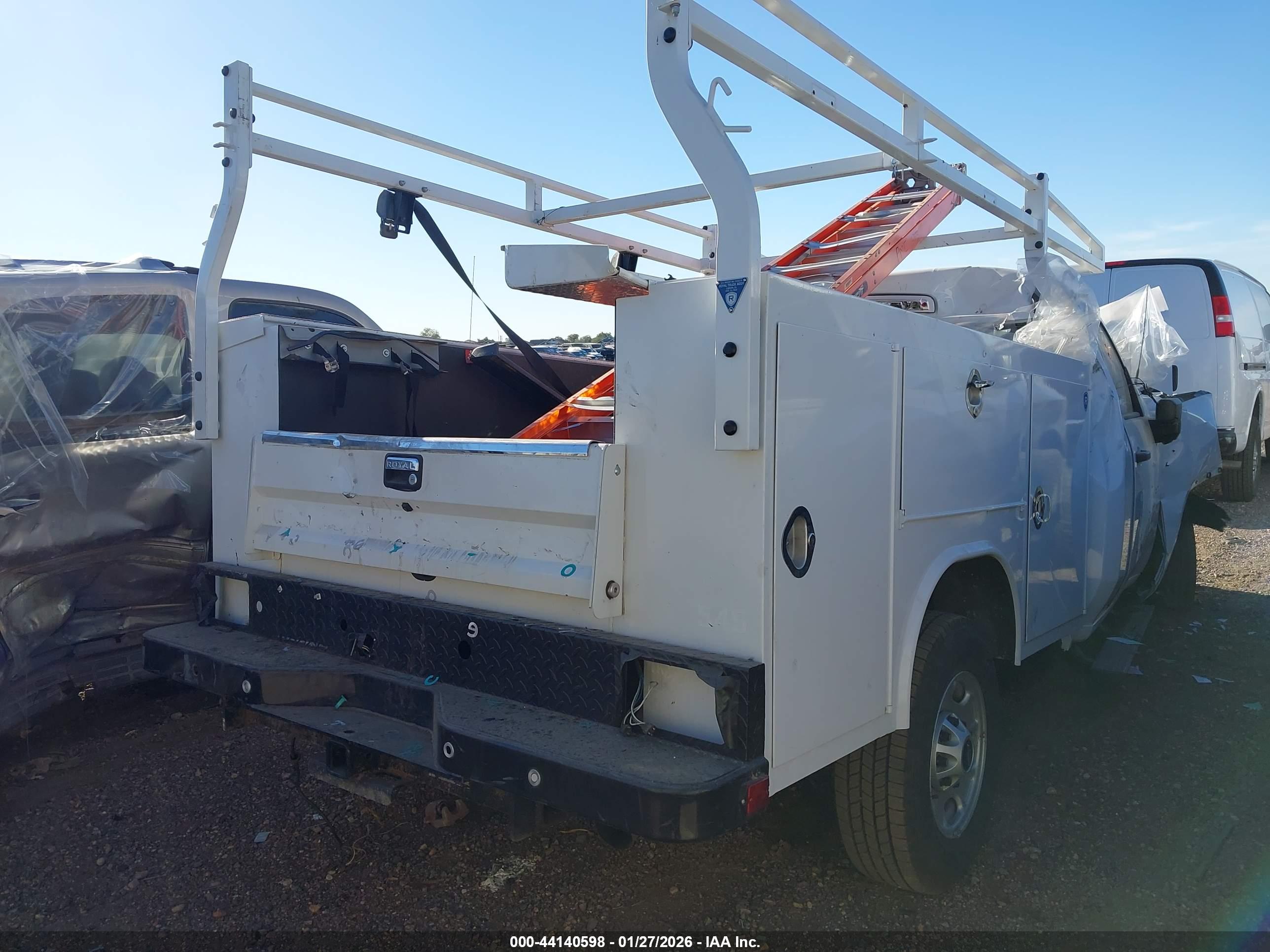 CHEVROLET SILVERADO image 4
