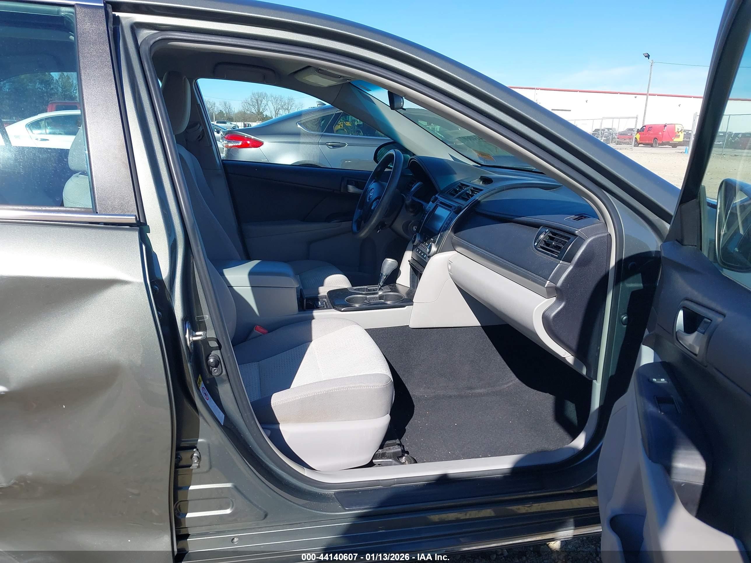 TOYOTA CAMRY image 5