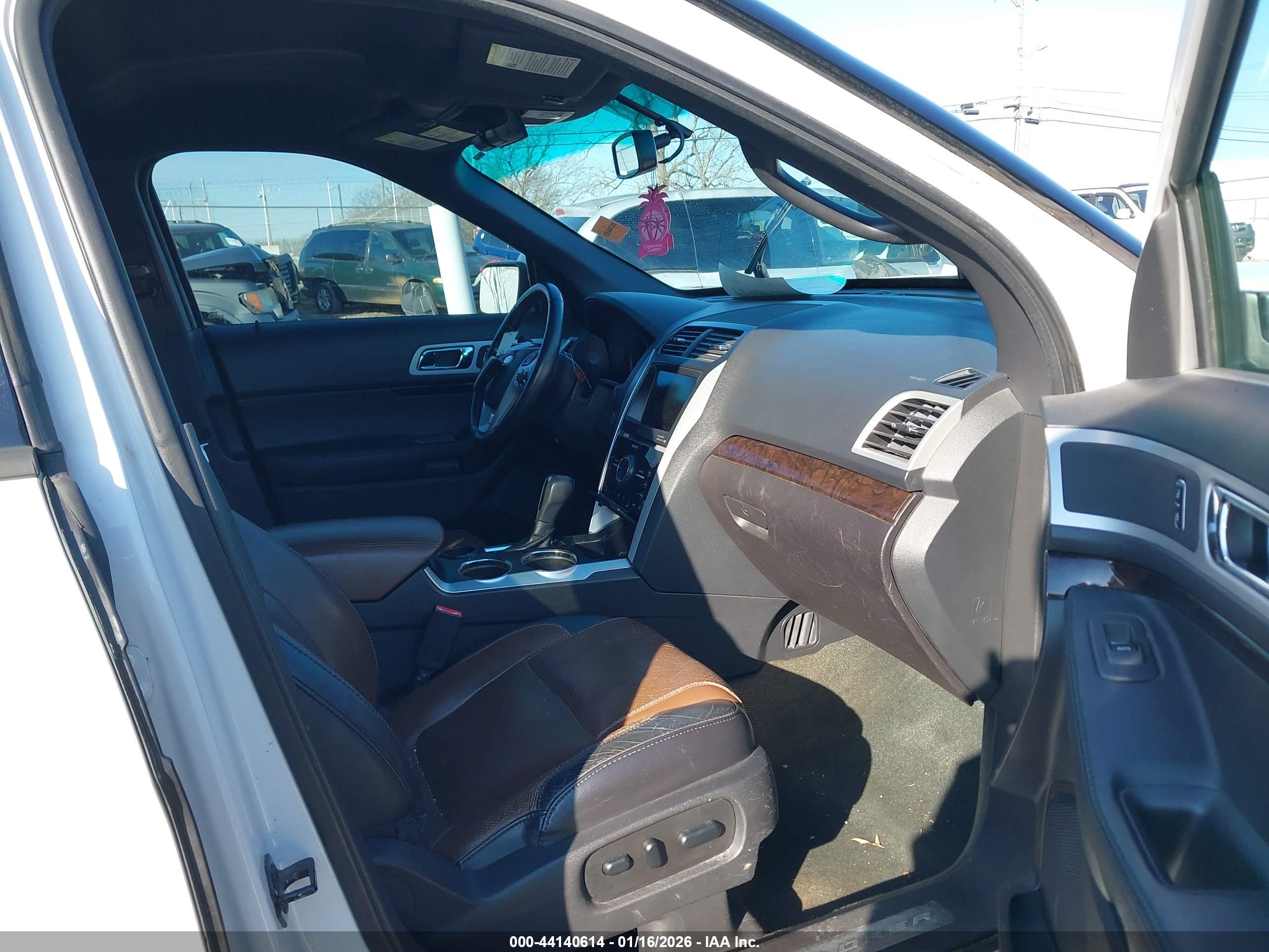 FORD EXPLORER image 5