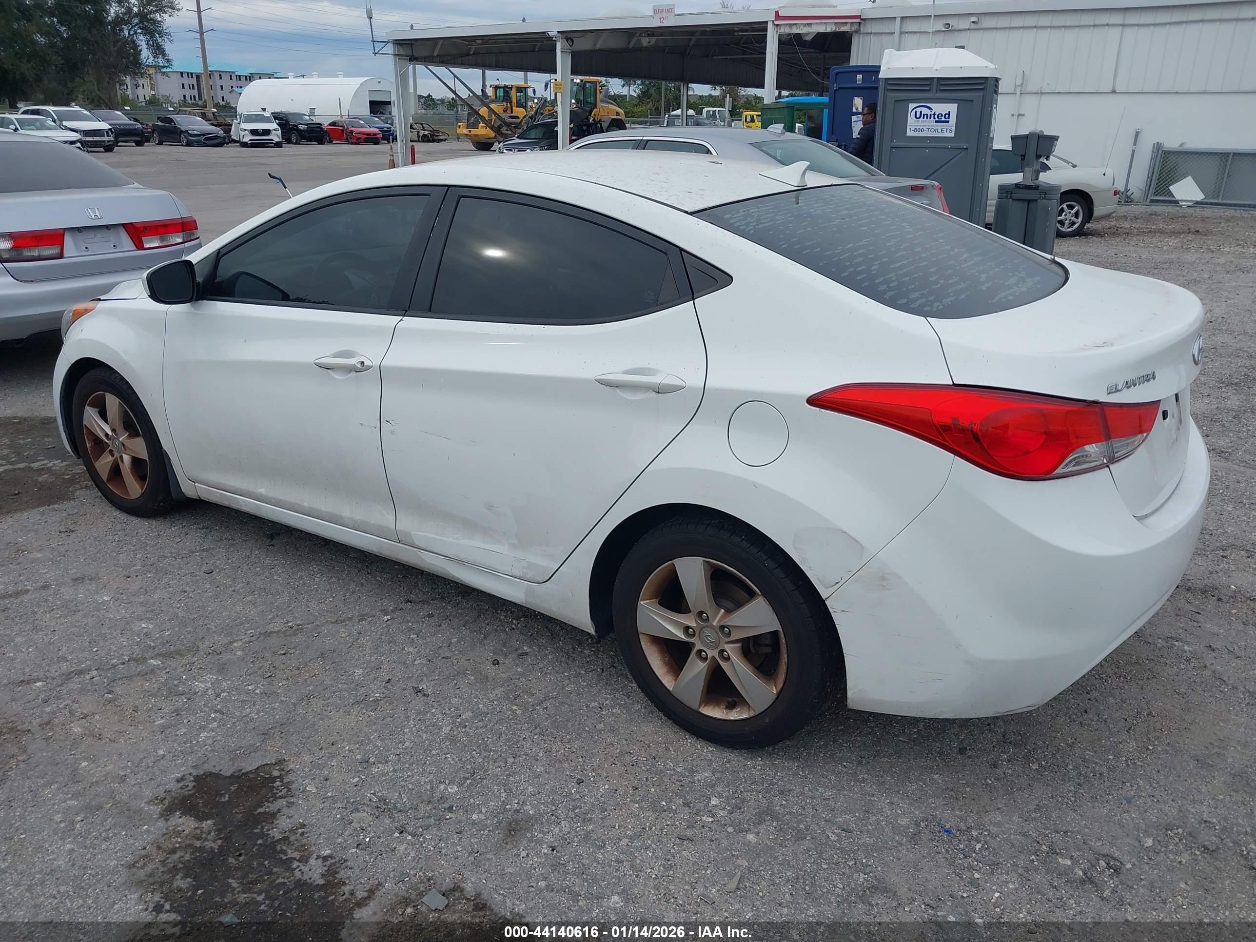 HYUNDAI ELANTRA image 3