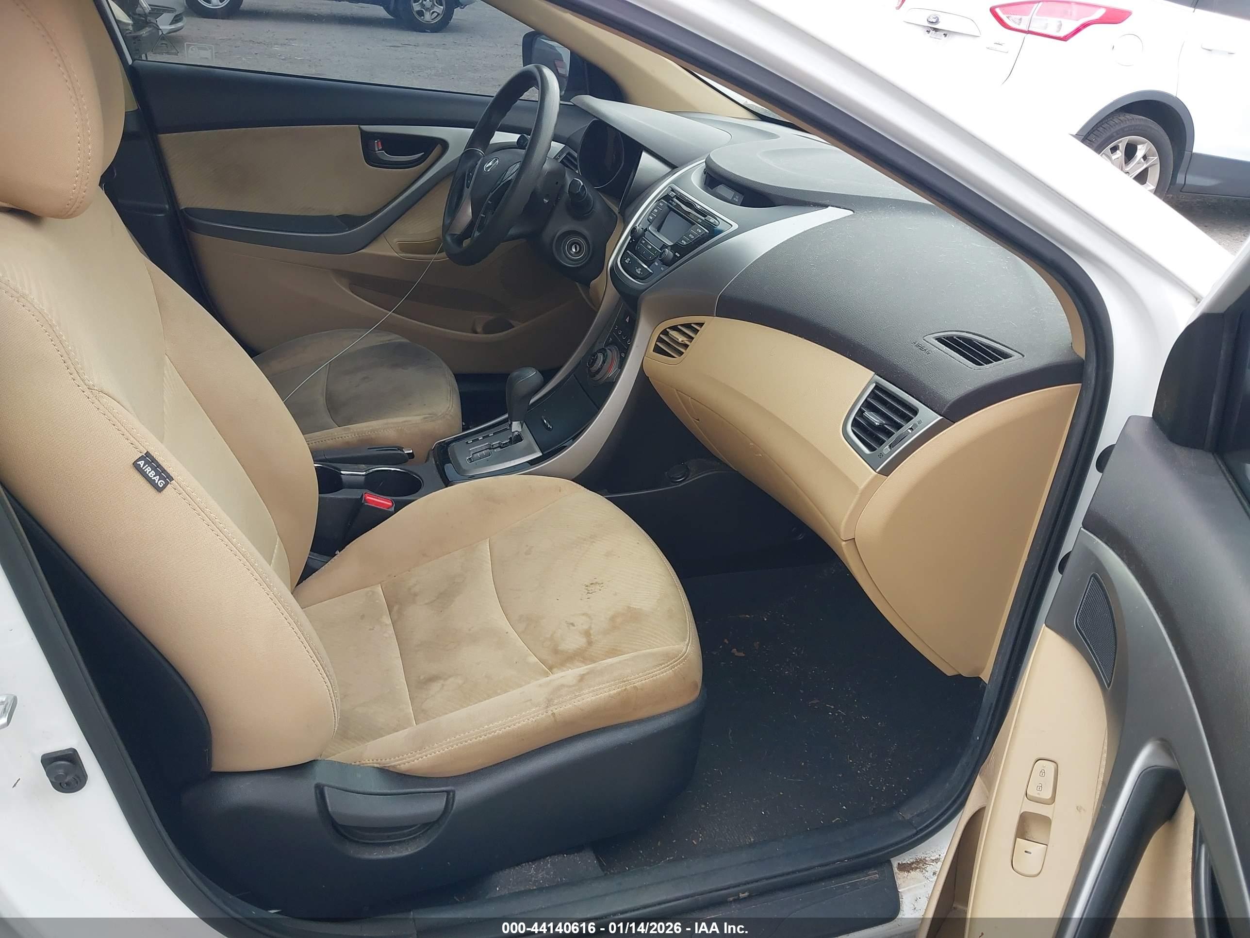HYUNDAI ELANTRA image 5