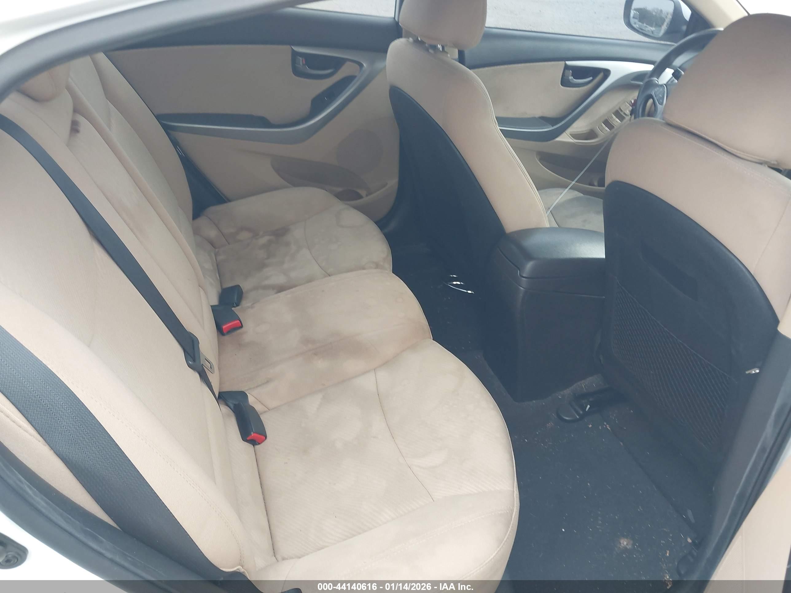 HYUNDAI ELANTRA image 8