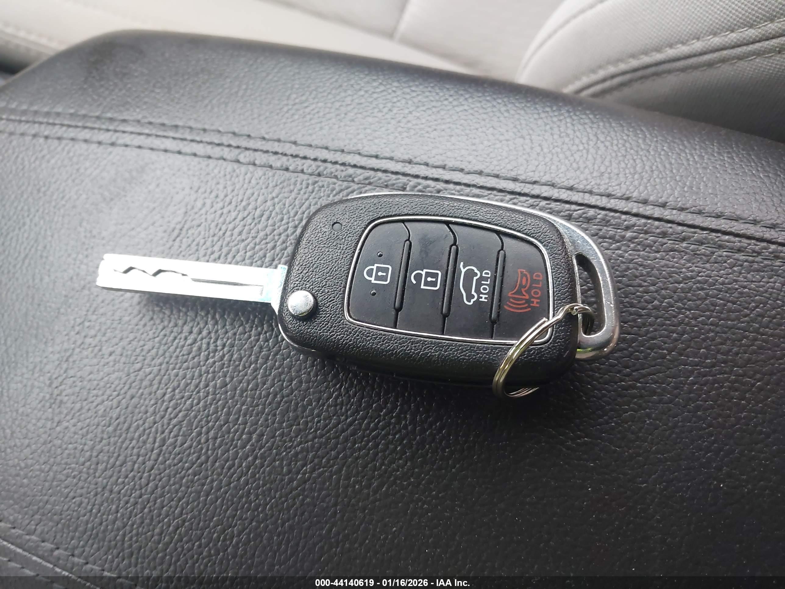 HYUNDAI SANTA image 11